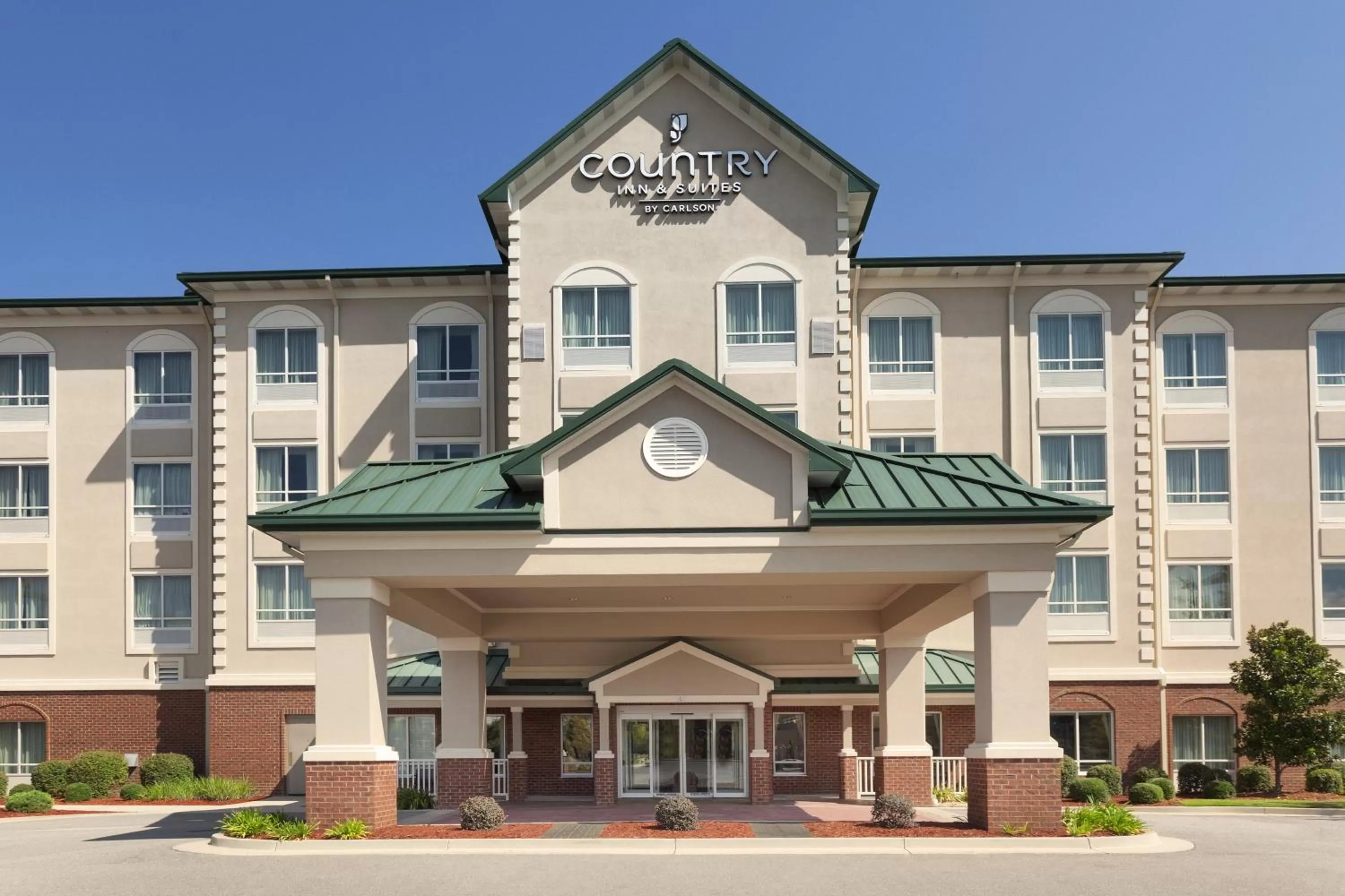 Property building in Country Inn & Suites by Radisson, Tifton, GA