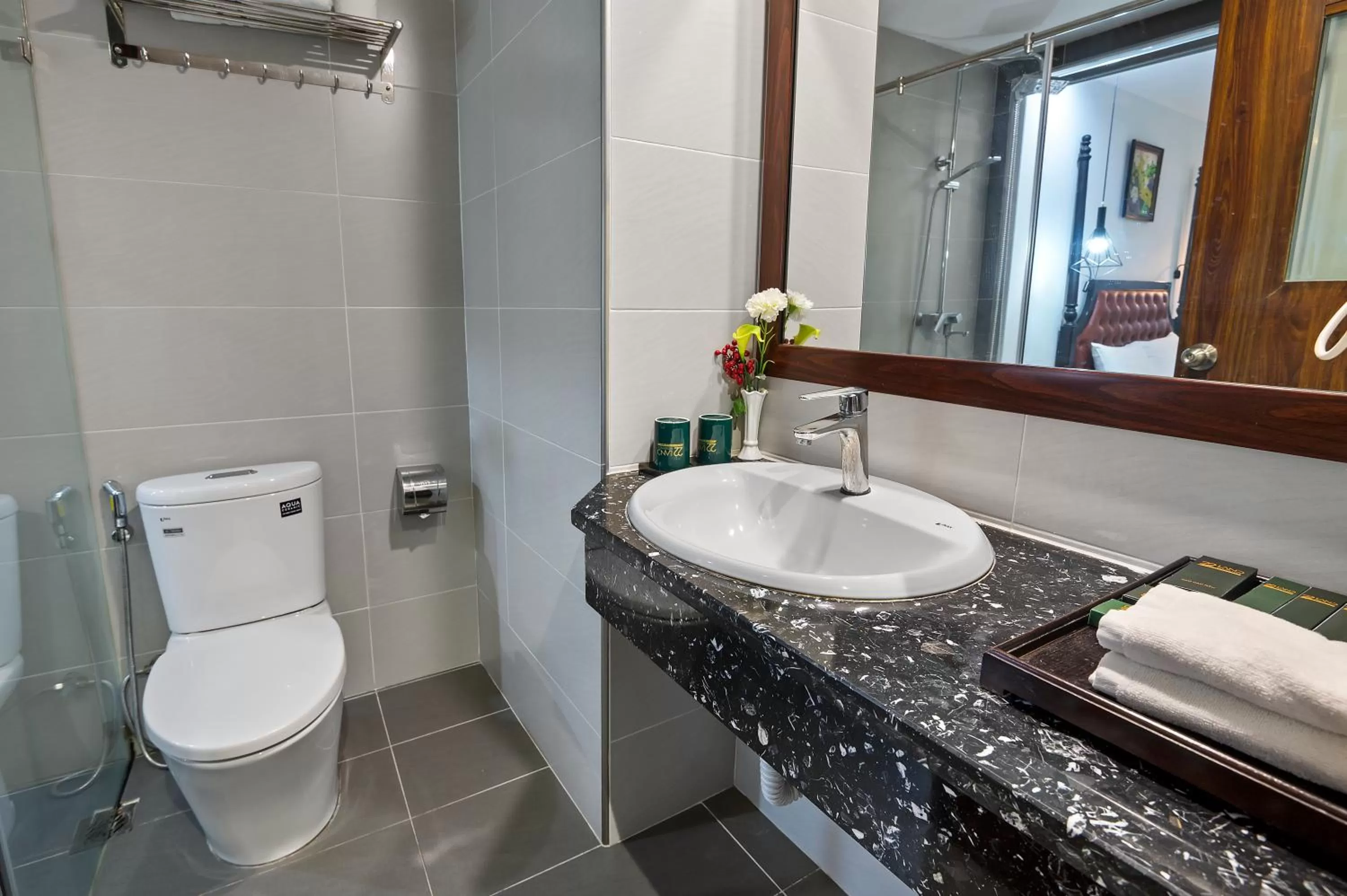 Shower in 22land Residence Hotel 71 Hang Bong Premium