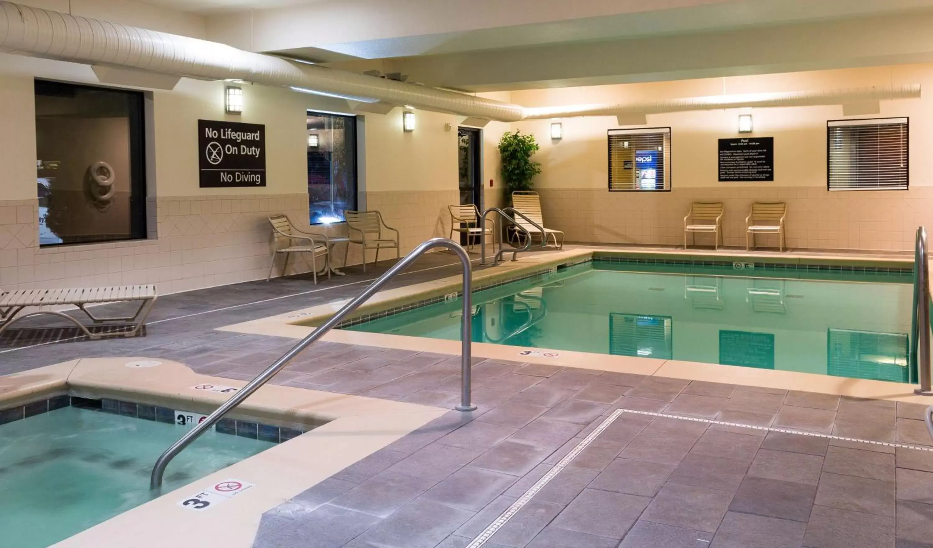 Pool view, Swimming Pool in Hampton Inn Pendleton