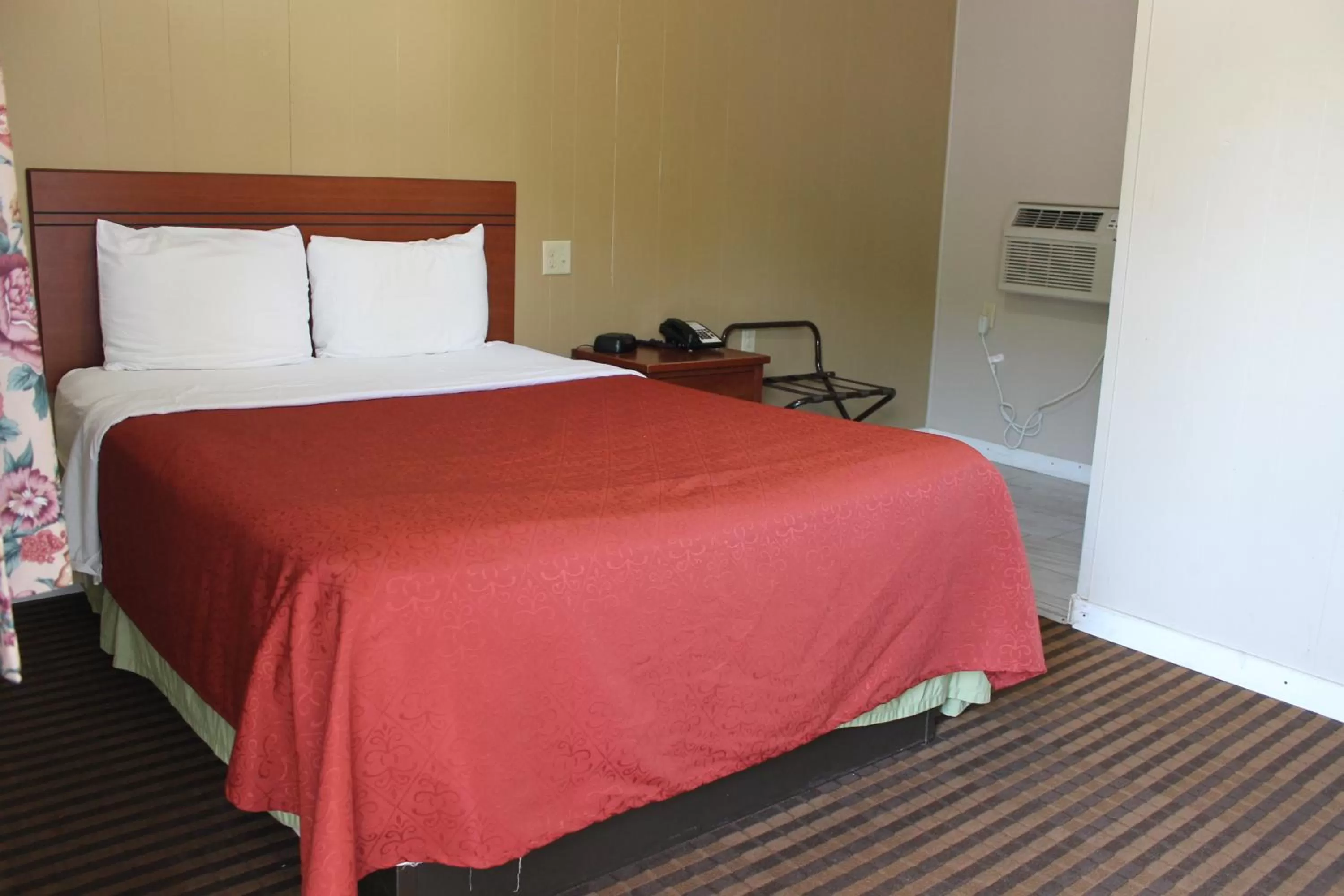 Bed in Motel Reedsburg