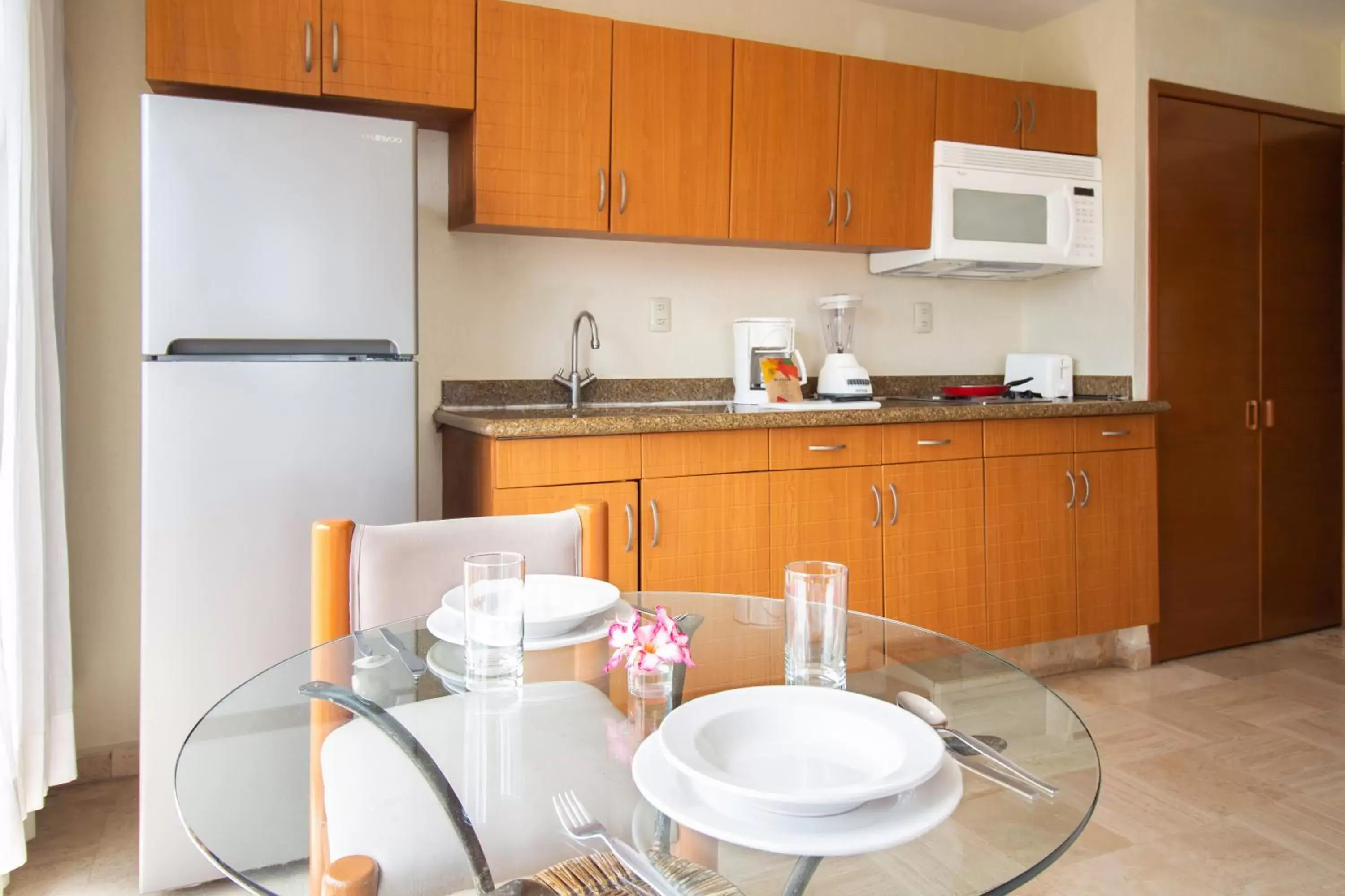 kitchen, Kitchen/Kitchenette in Plaza Pelicanos Grand Beach Resort All Inclusive