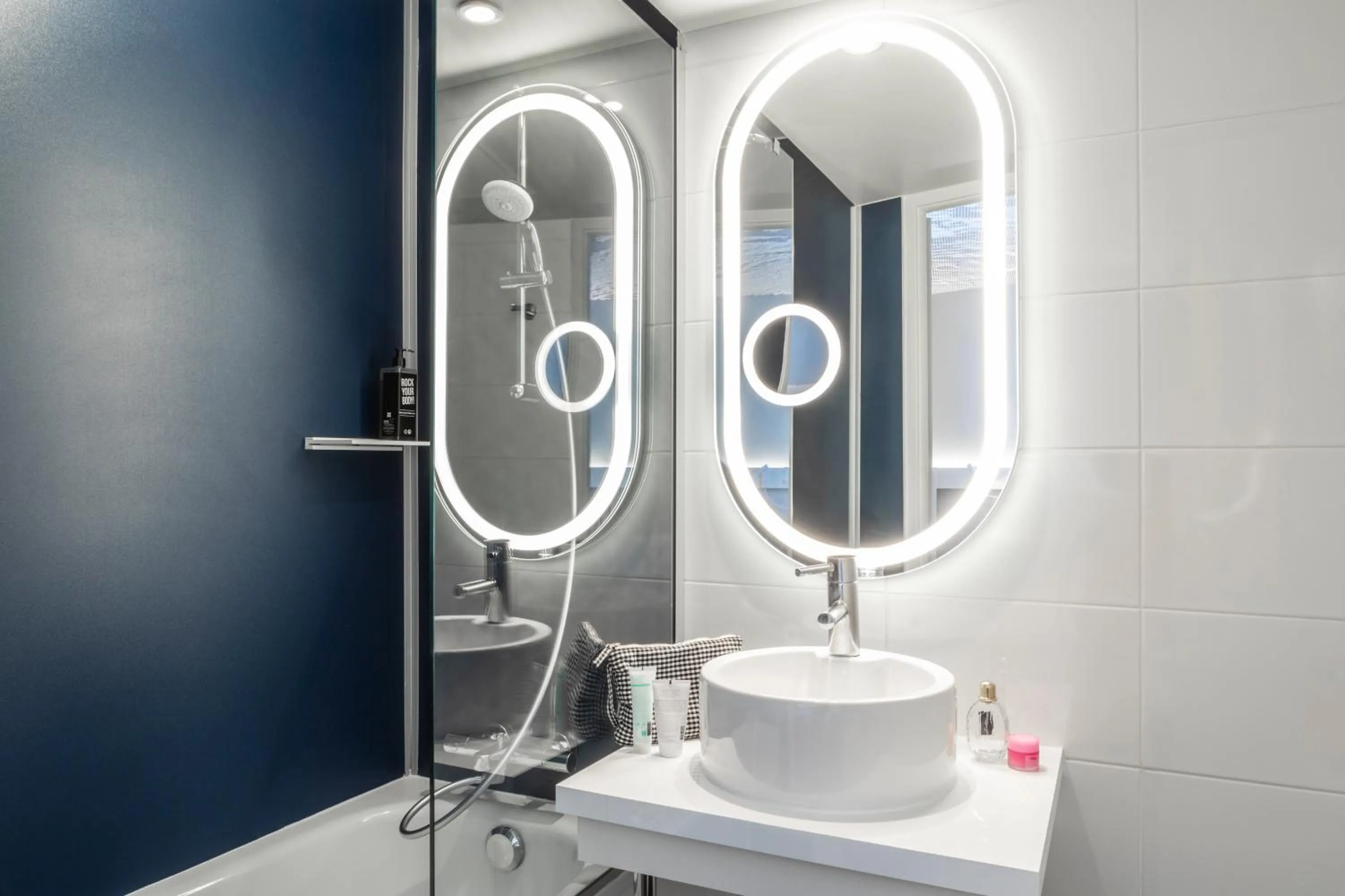 Bathroom in ibis Paris Nation Davout