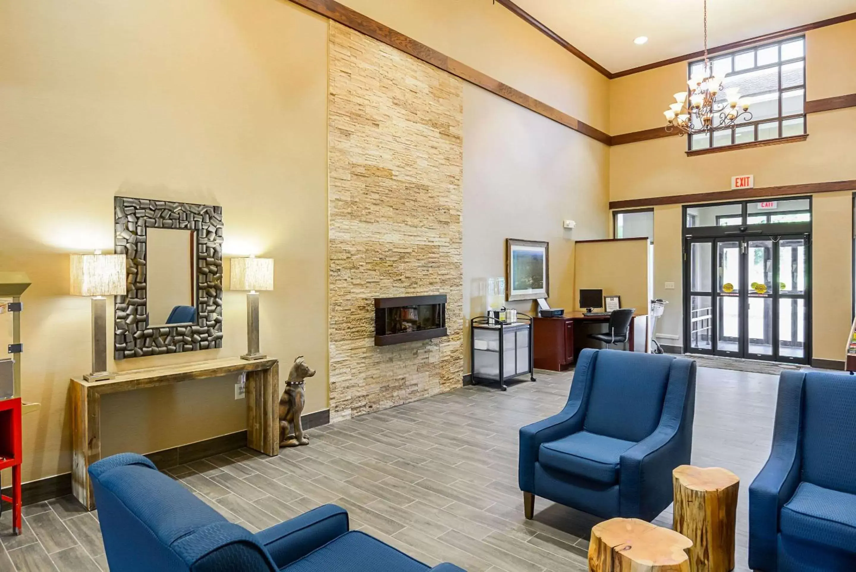 Lobby or reception, Seating Area in Comfort Inn Woodstock Shenandoah