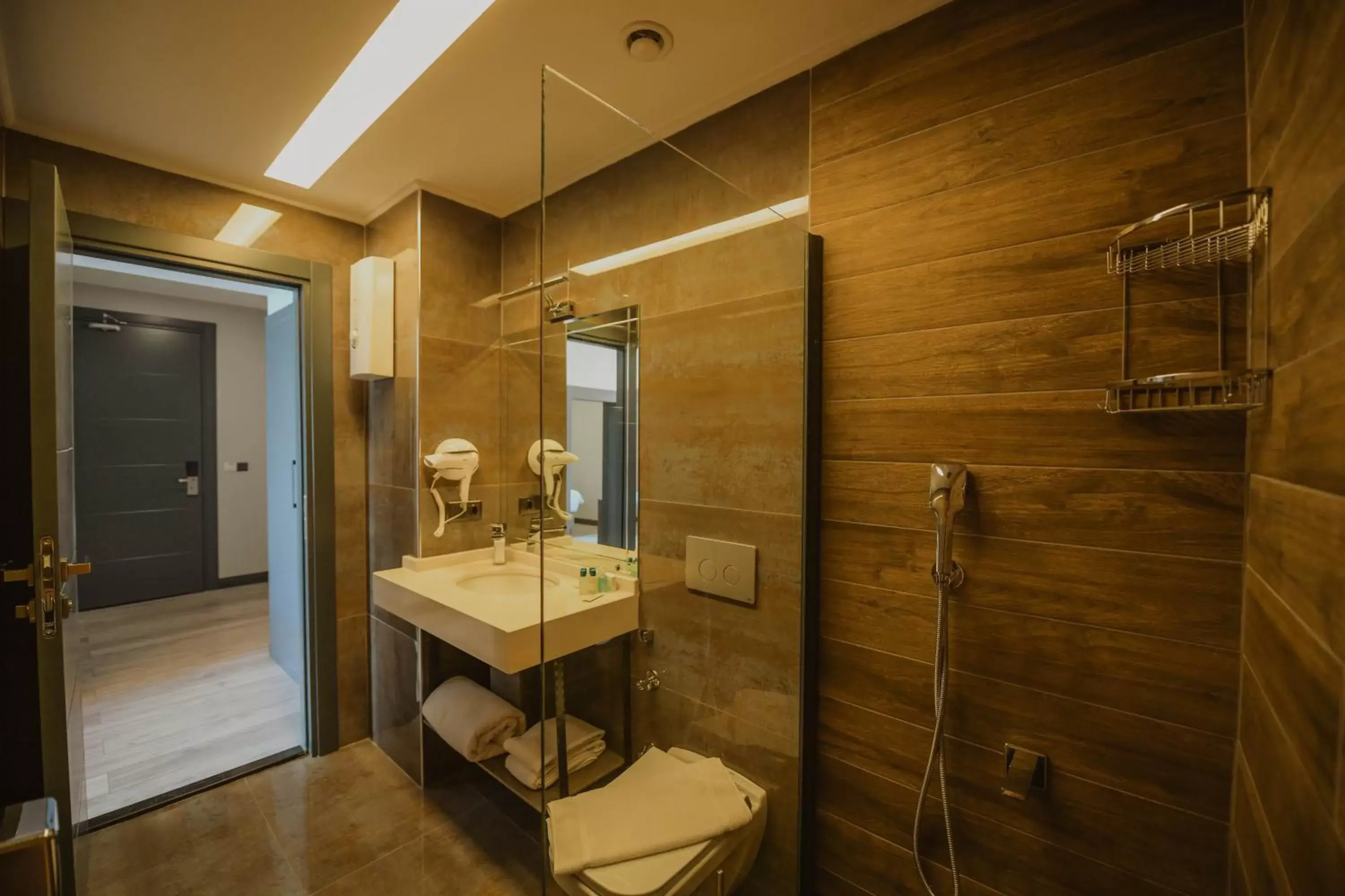 Shower, Bathroom in Peerless Villas Hotel