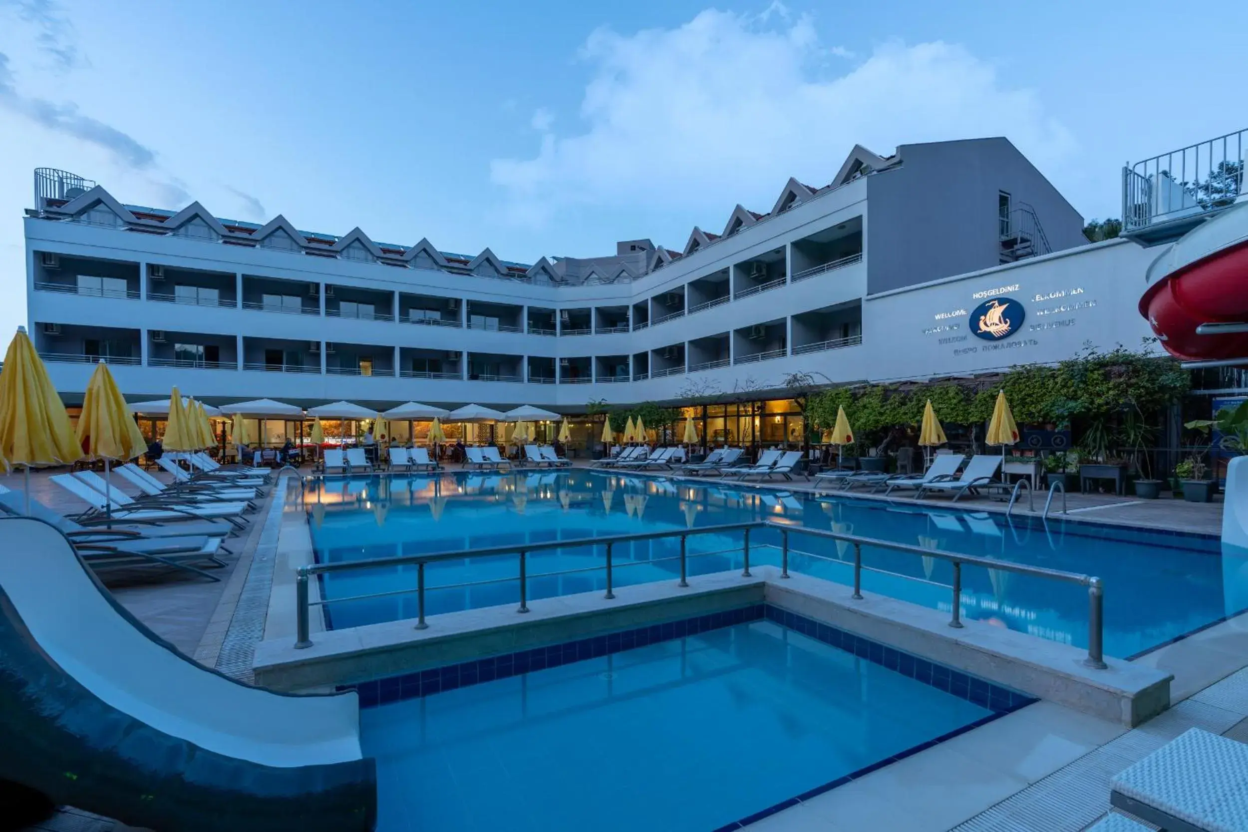 Swimming Pool in Grand Viking Hotel