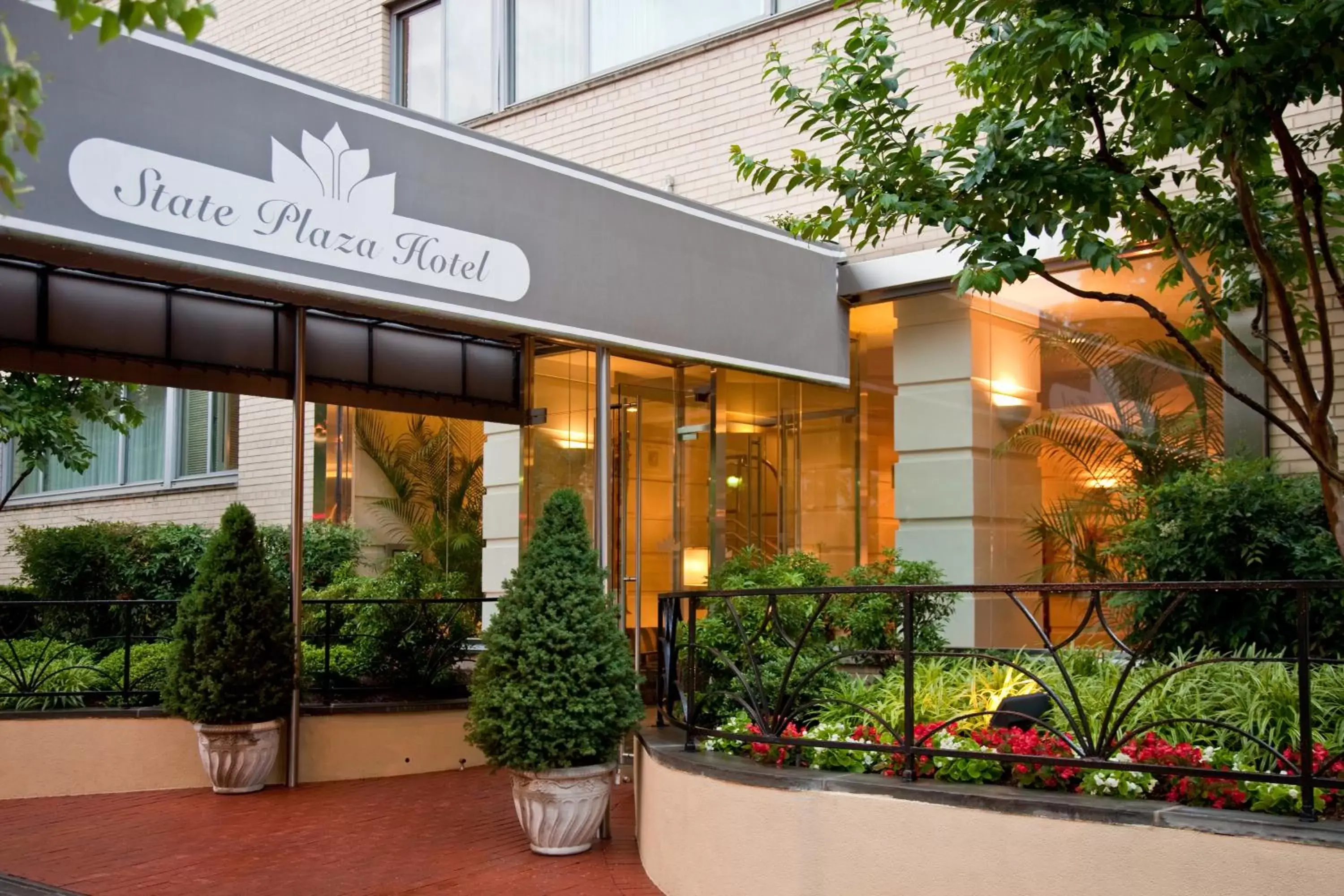 Facade/entrance in State Plaza Hotel Facade/entrance in State Plaza Hotel