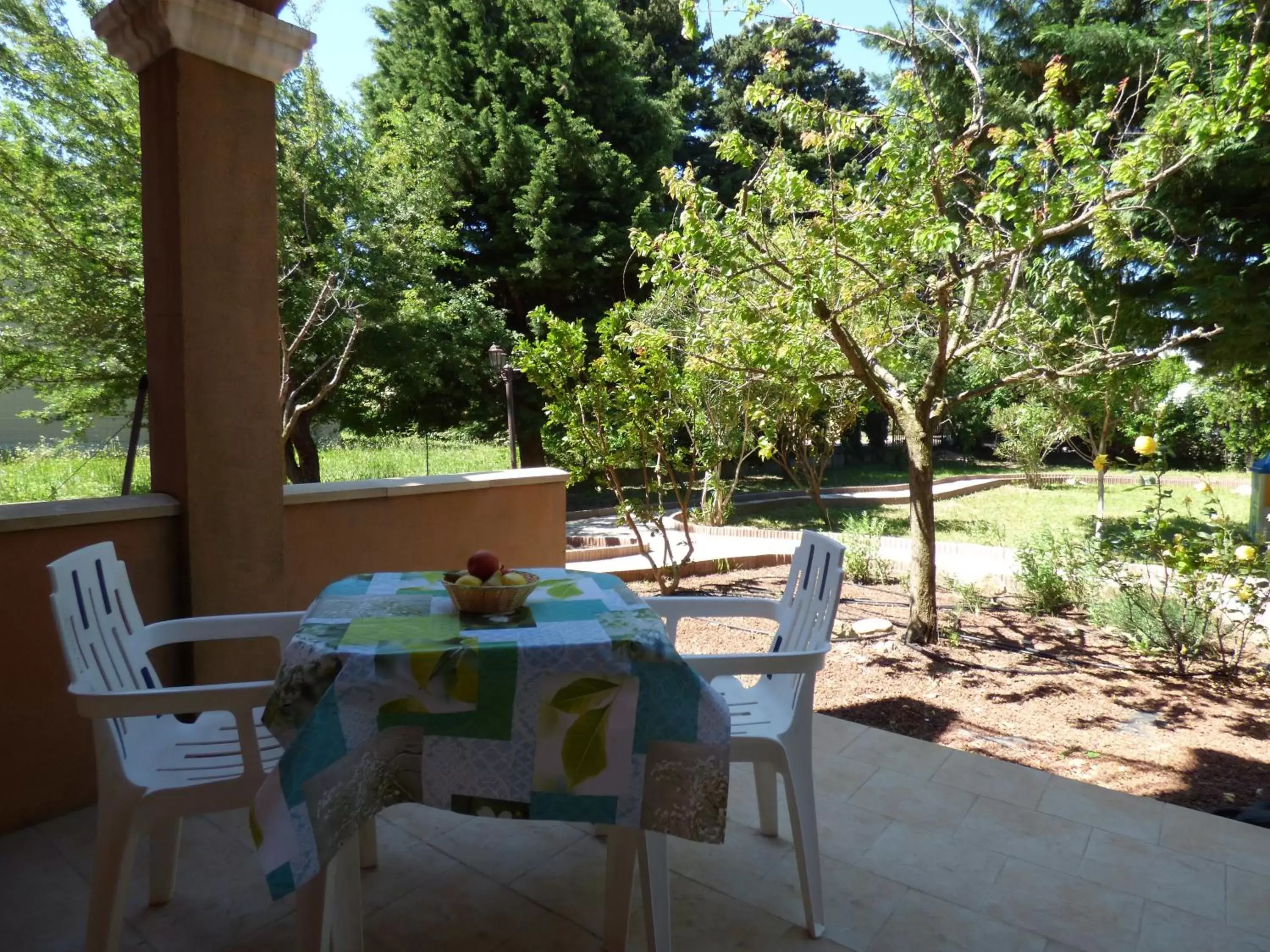 Patio, Restaurant/Places to Eat in Appart'Hotel Festival Sud Aqua - Avignon TGV