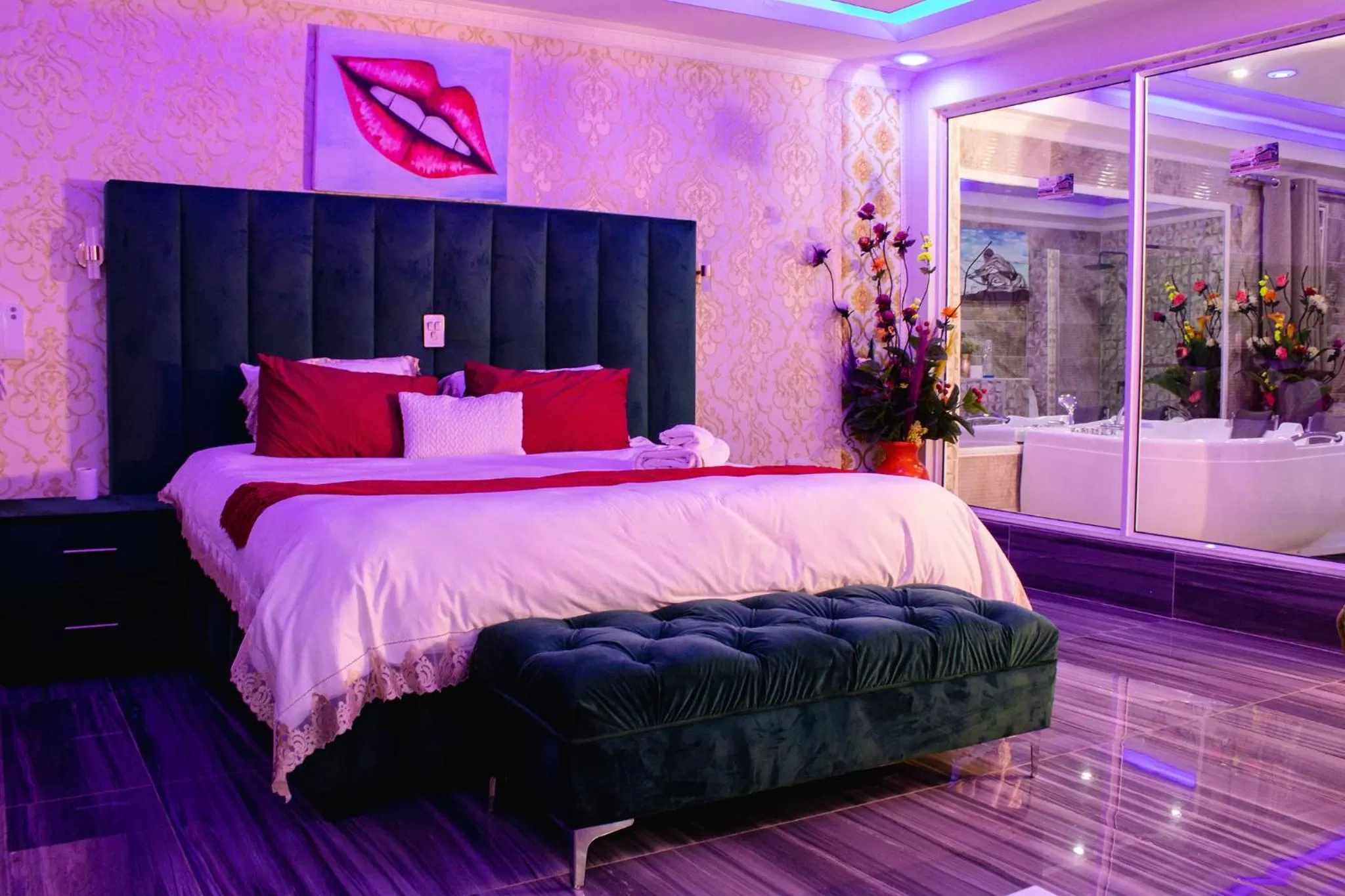 Bed in Gold Crown International Hotel Johannesburg