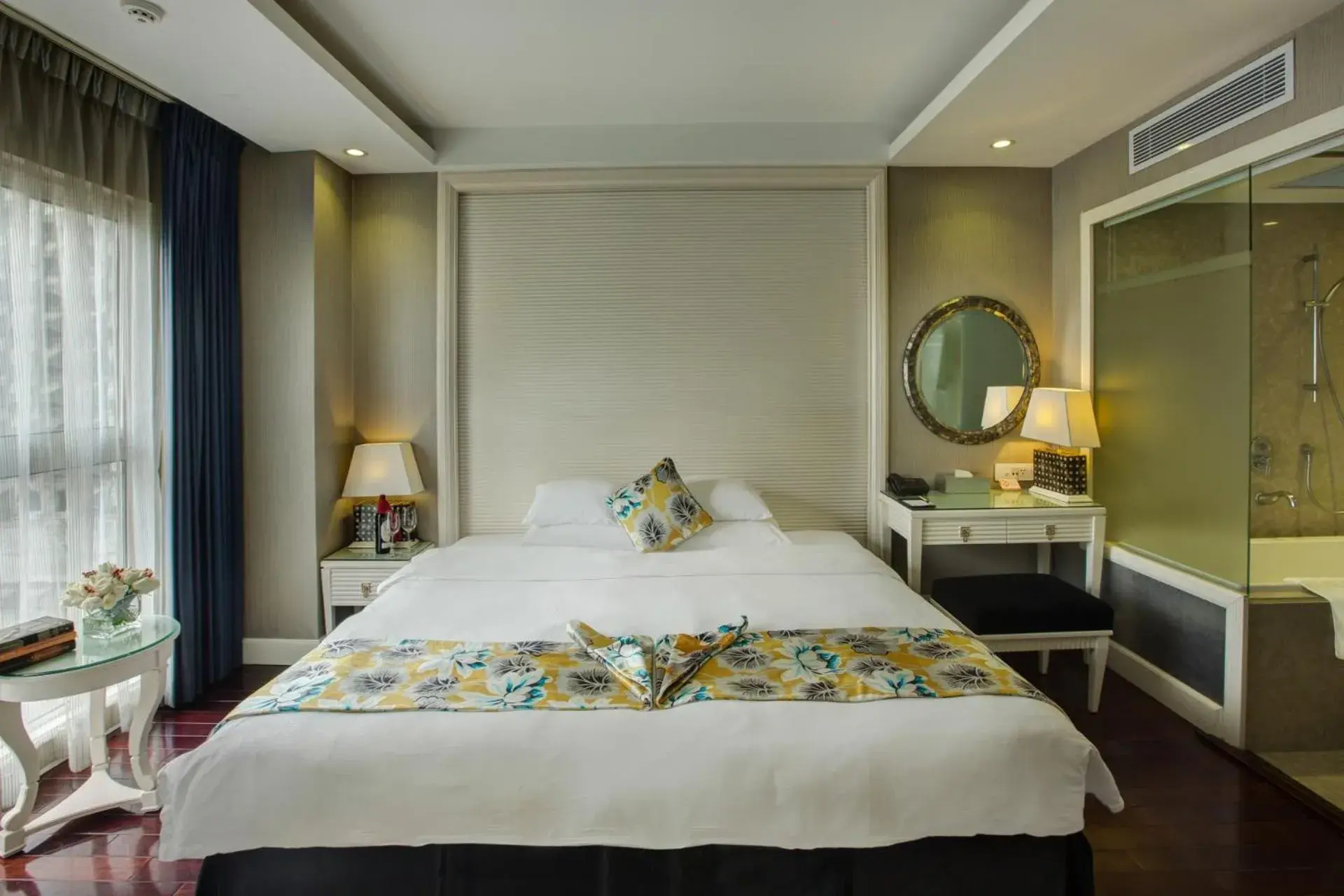 Bedroom, Bed in Golden Silk Boutique Hotel