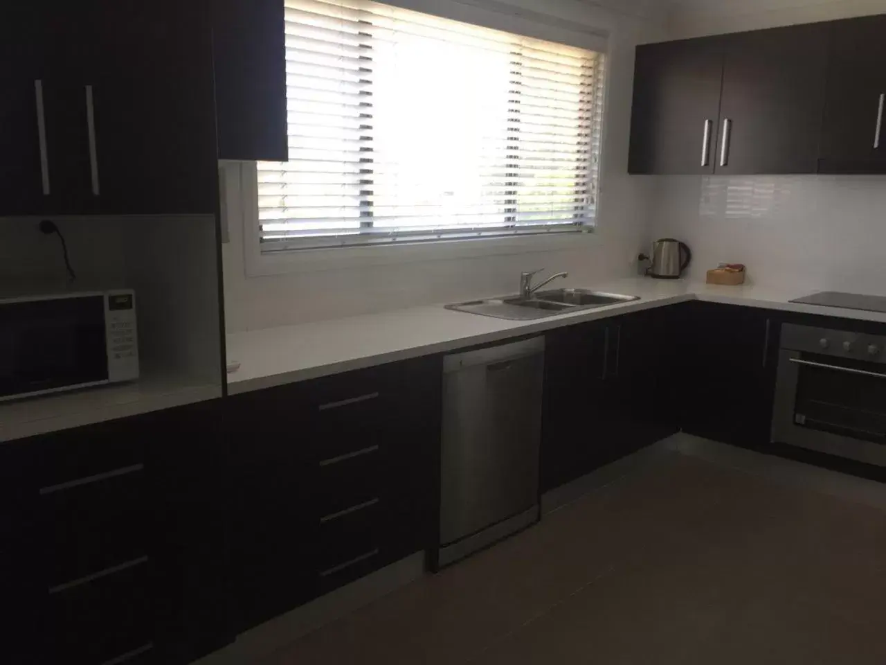 Kitchen or kitchenette, Kitchen/Kitchenette in Macquarie Barracks Motor Inn