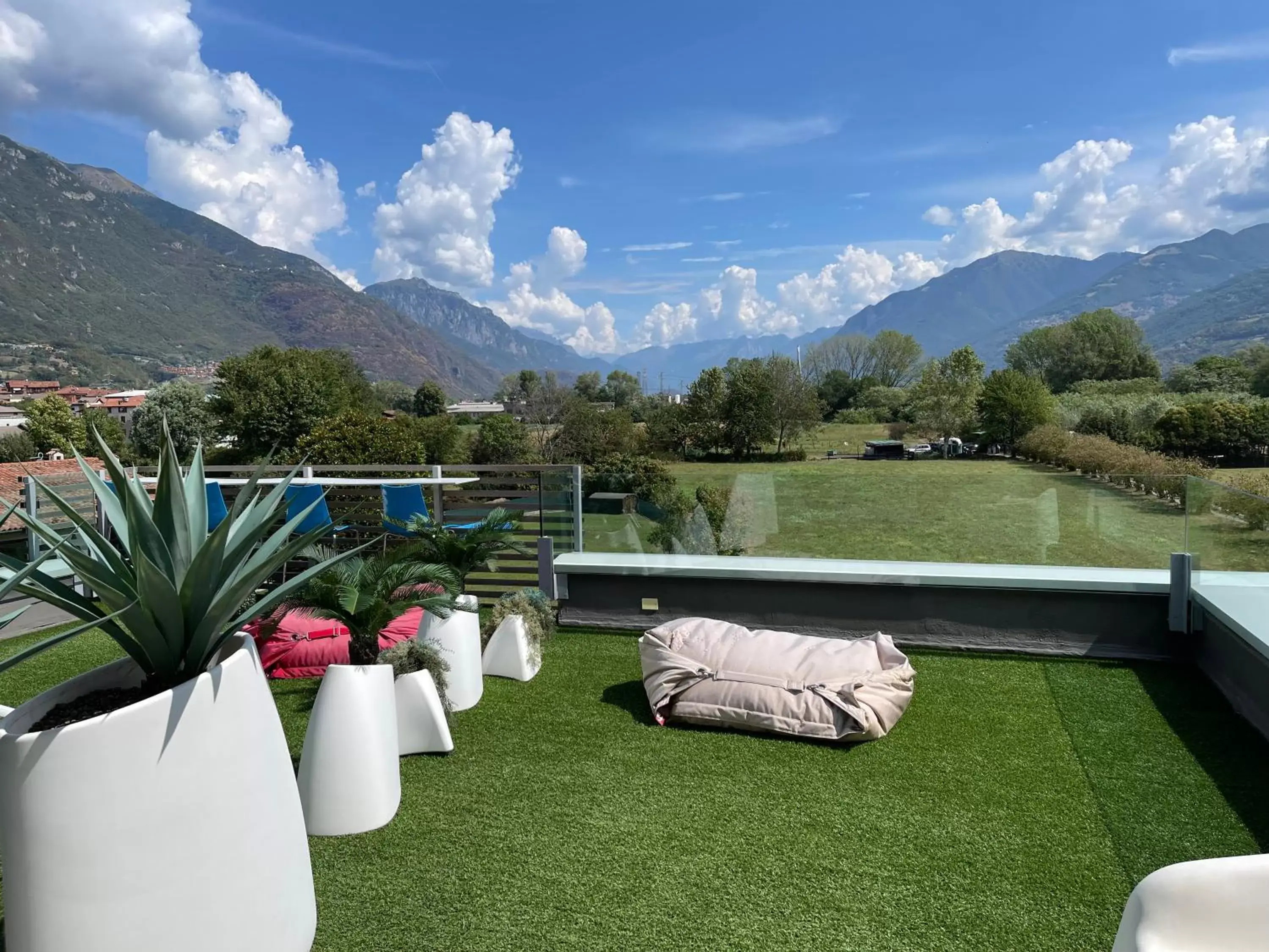 Balcony/Terrace, Mountain View in Art B&B Design