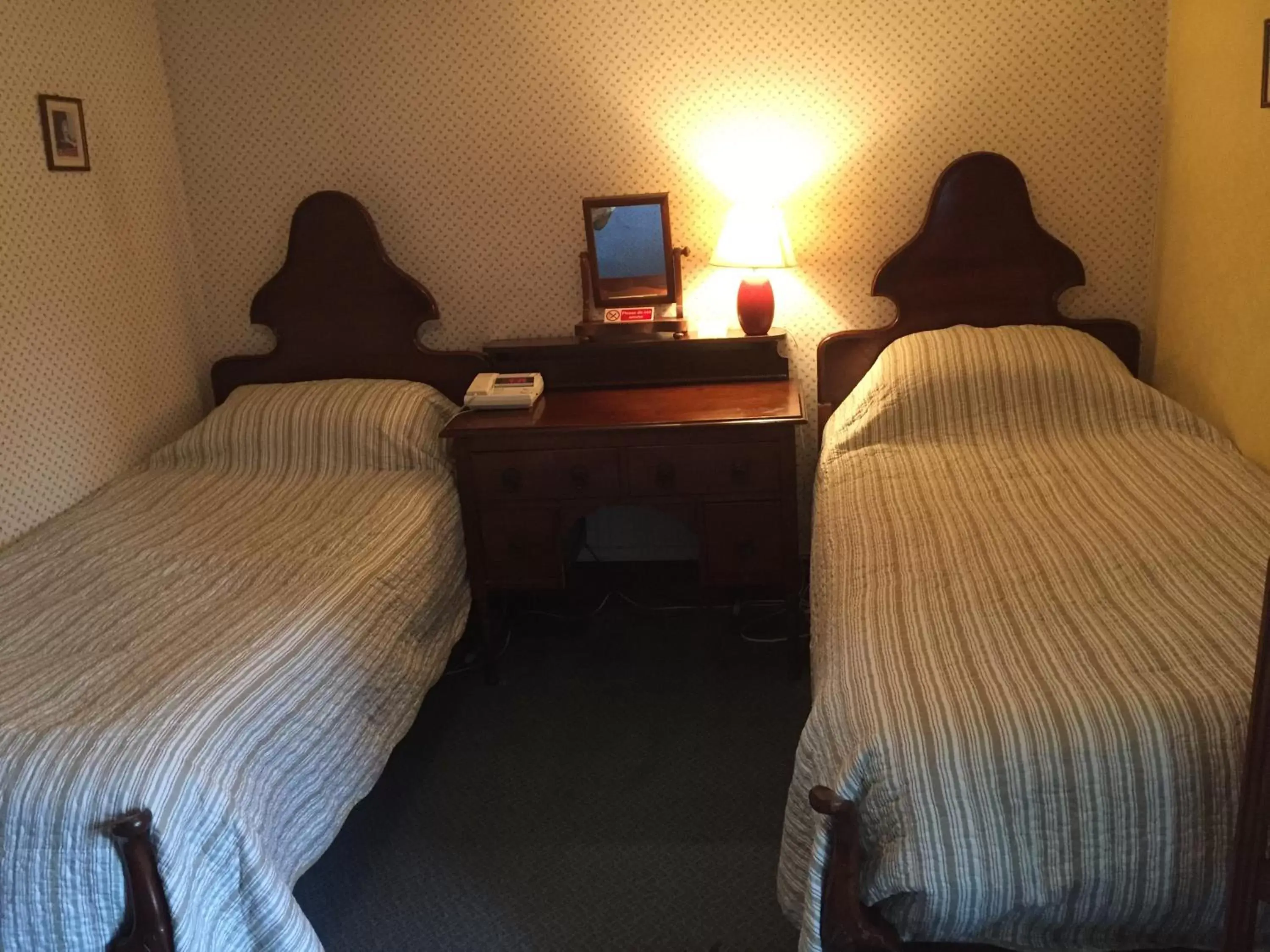 Bedroom, Bed in Cross Keys Hotel Chatteris