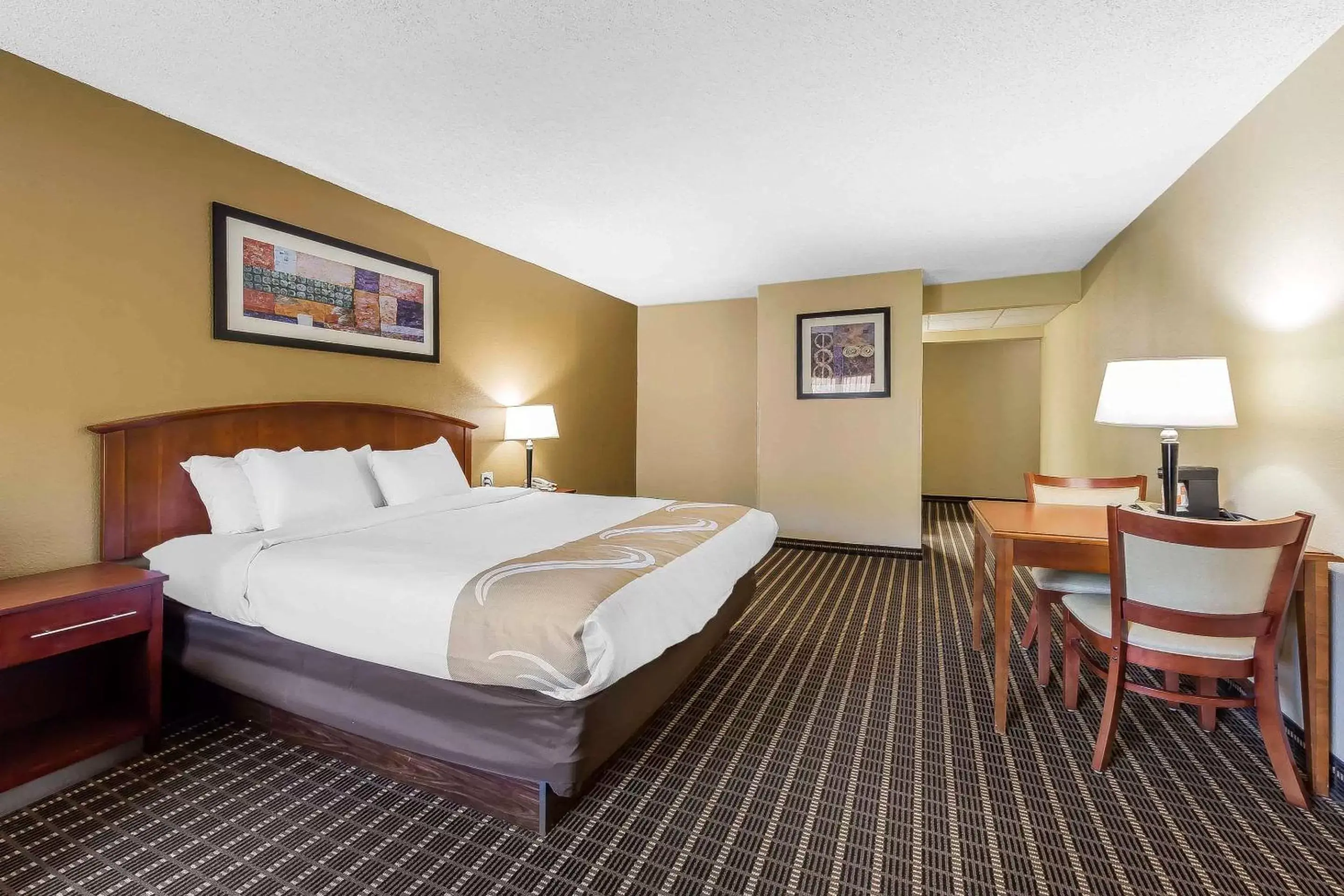 Photo of the whole room, Bed in Quality Inn & Suites Sevierville - Pigeon Forge