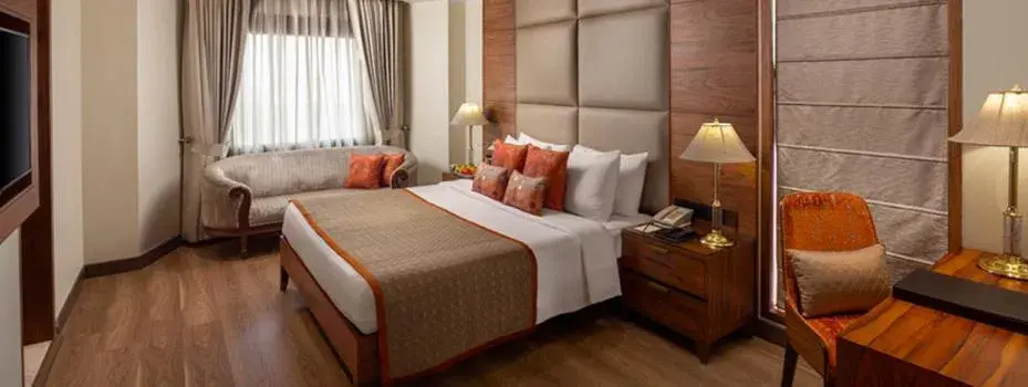 Bedroom, Bed in Jaypee Vasant Continental