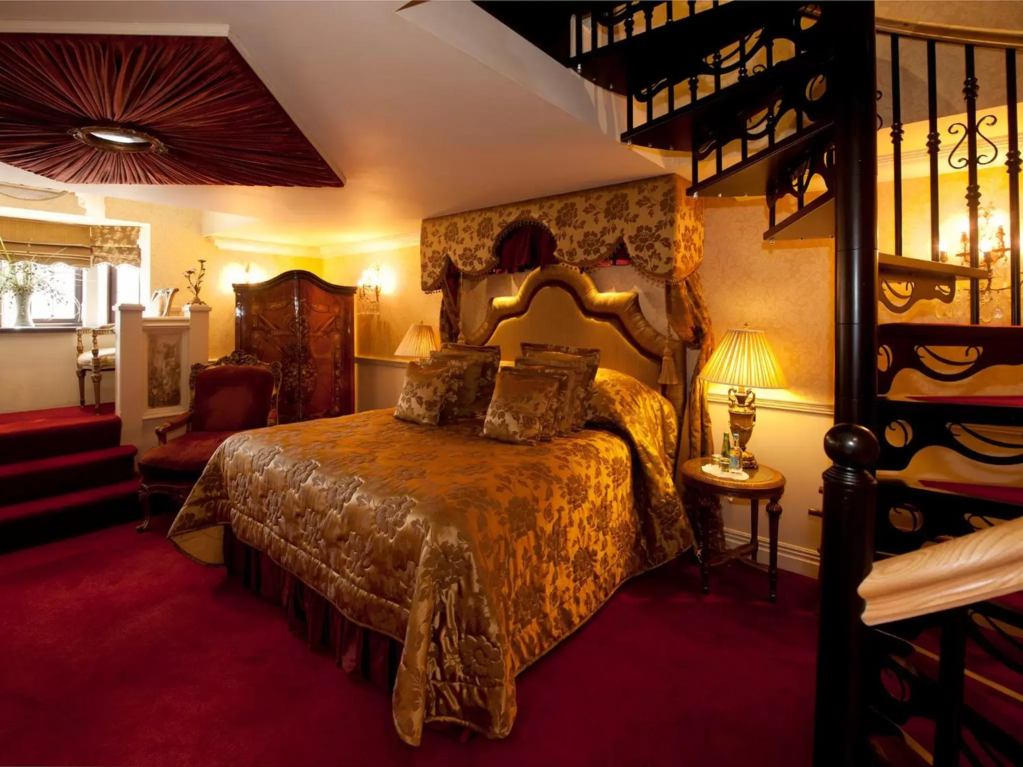 Bed in Coombe Abbey Hotel