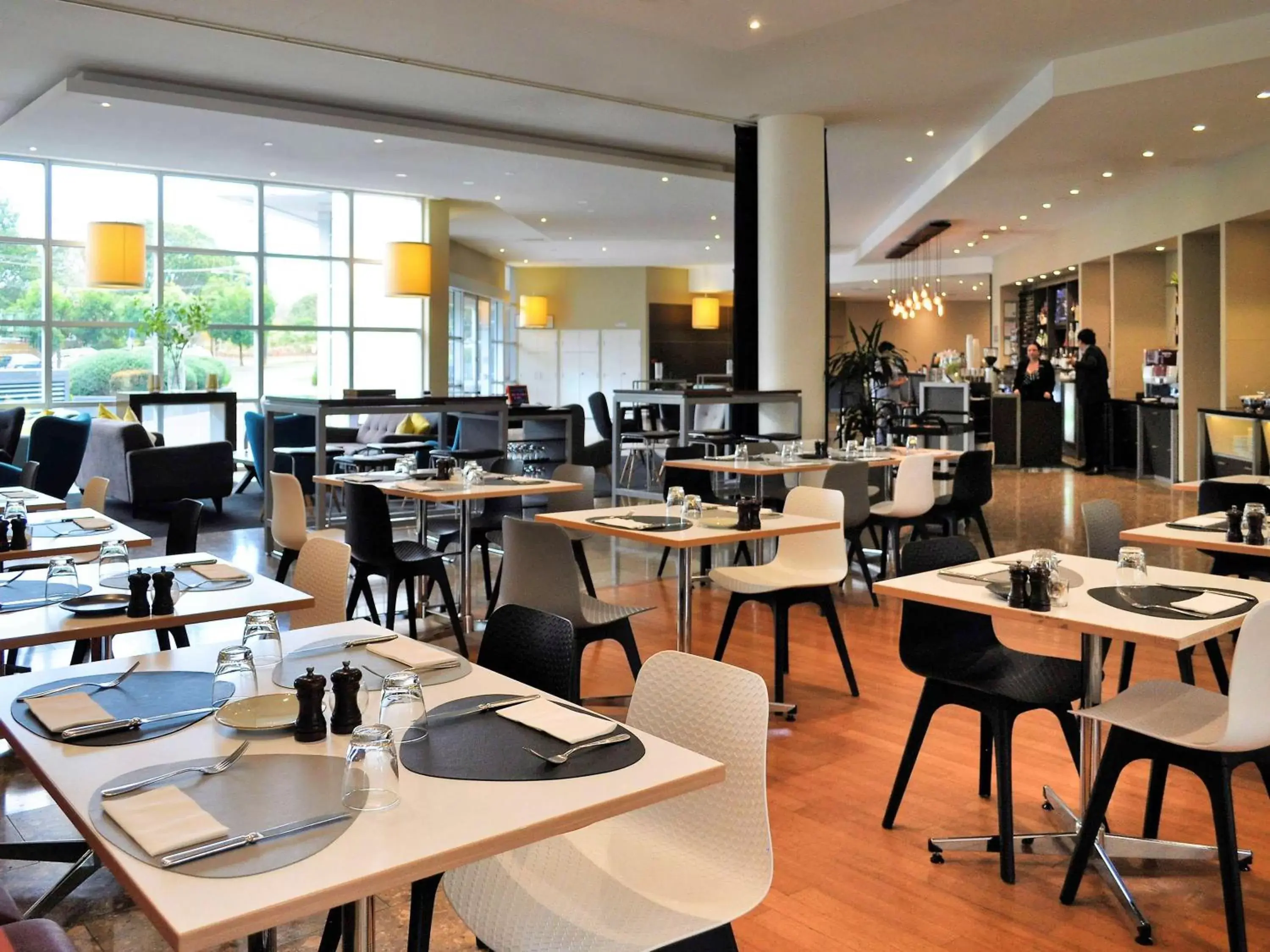 Property building, Restaurant/Places to Eat in ibis Melbourne - Glen Waverley