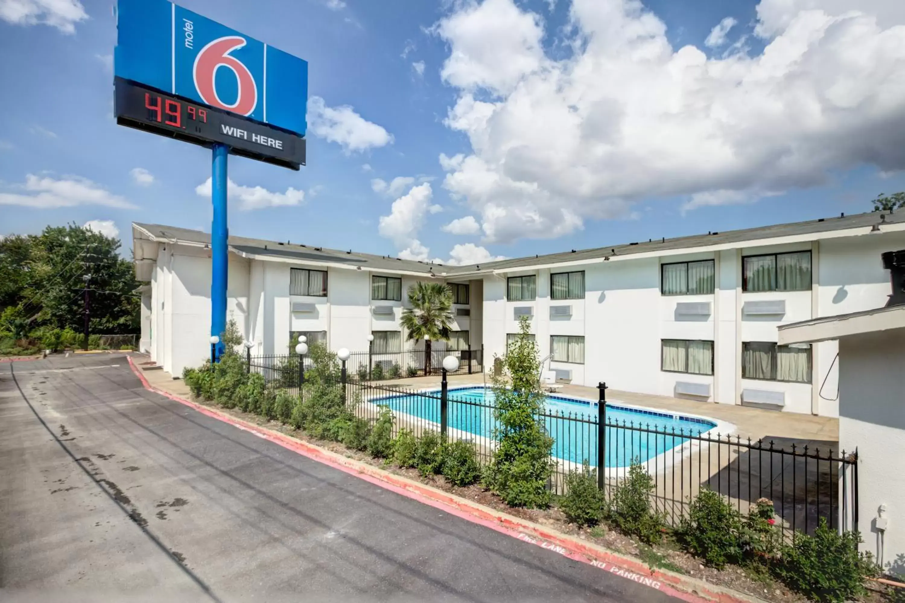 Swimming pool, Pool View in Motel 6-Dallas, TX - South