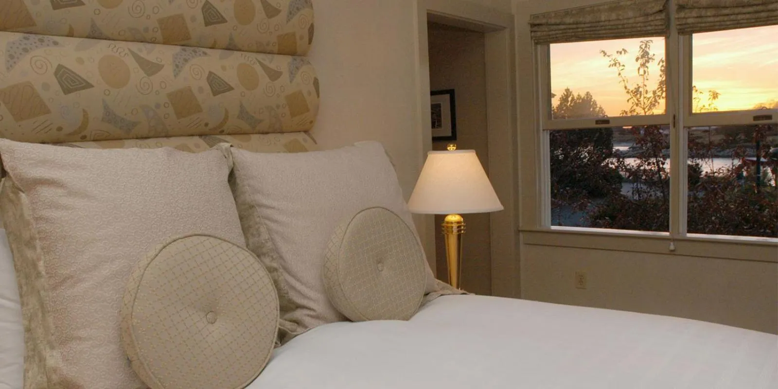 Bed in Breakwater Inn