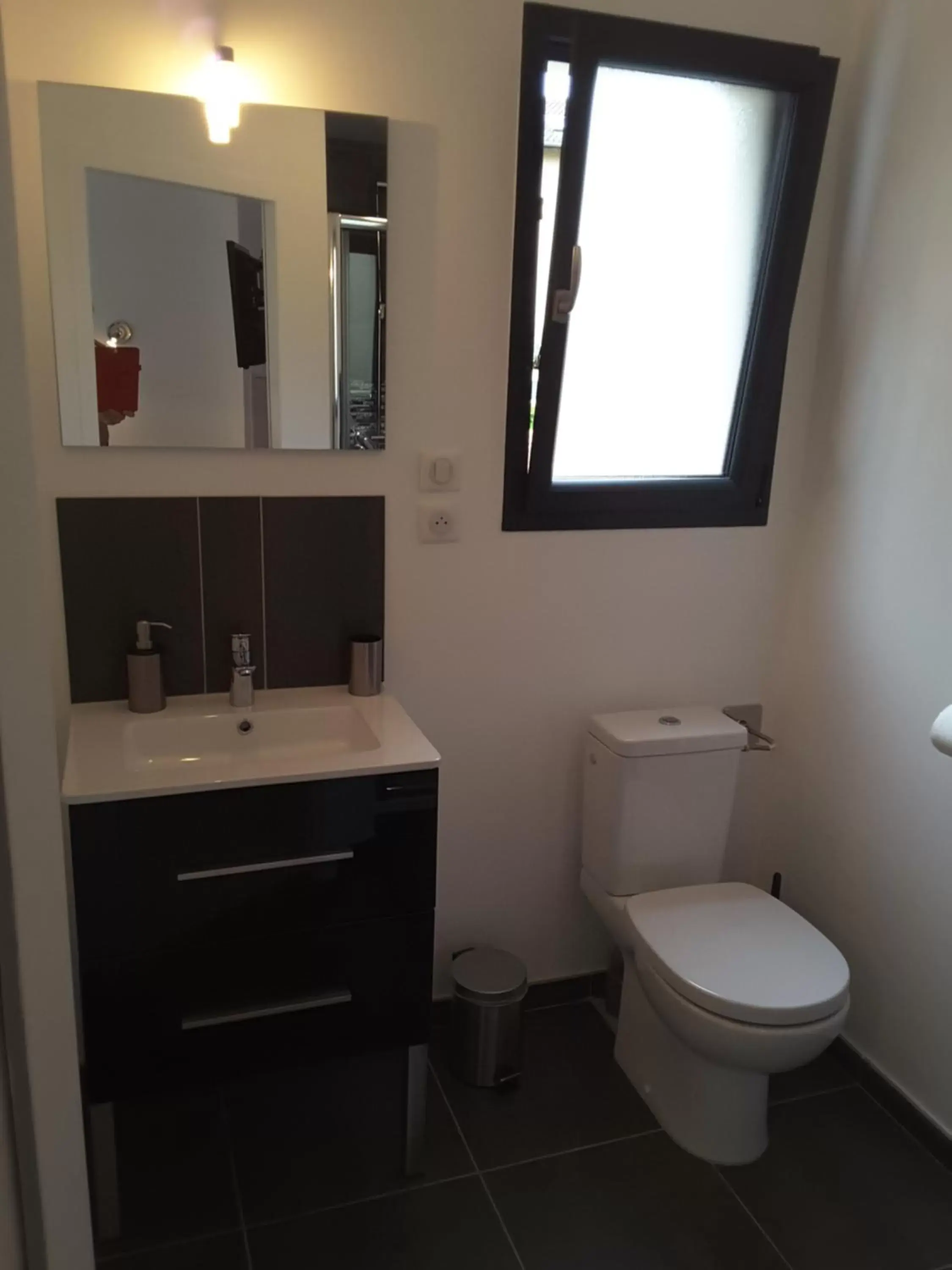 Bathroom in Villa'vi Lyon Est Chambres d'Hôtes