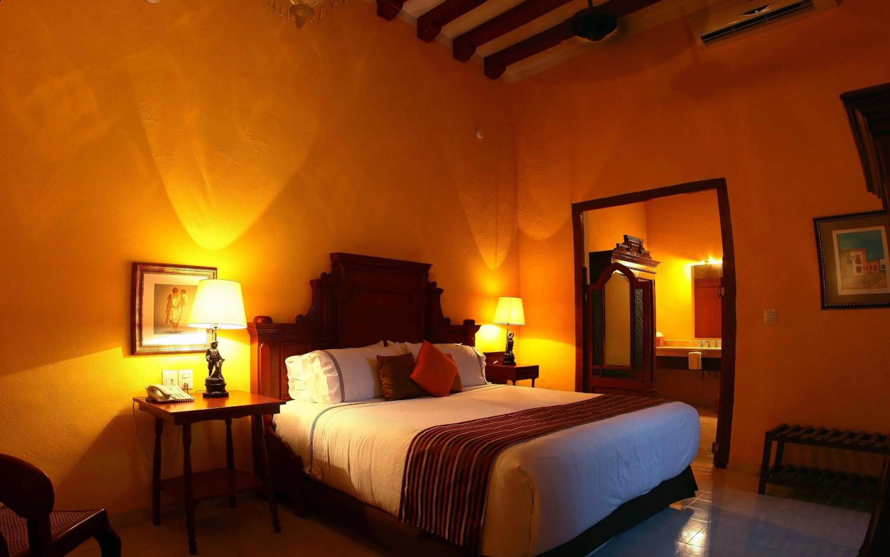 Photo of the whole room, Bed in Hotel Boutique Casa Don Gustavo, Campeche