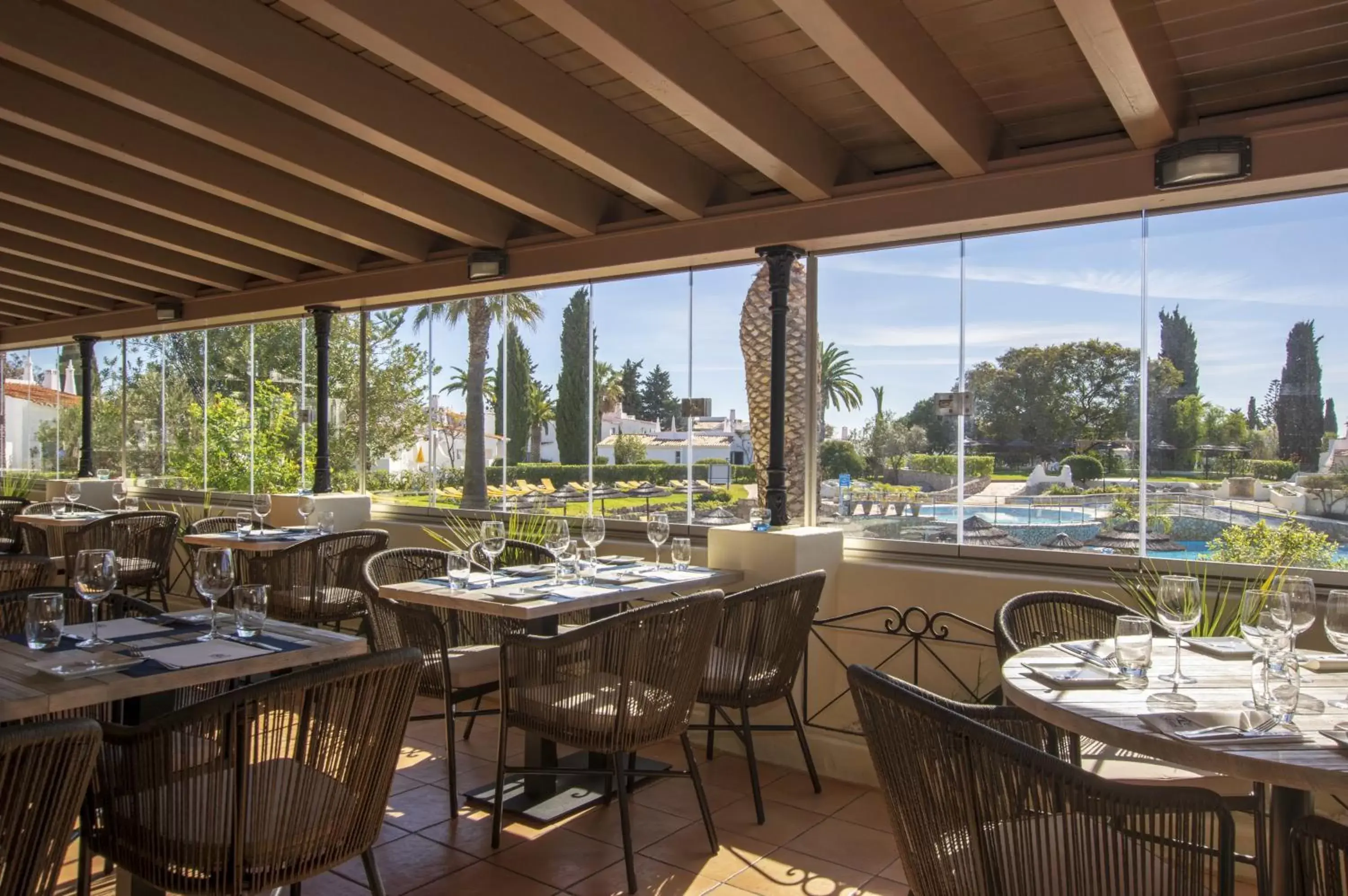 Restaurant/places to eat in Rocha Brava Village Resort Restaurant/places to eat in Rocha Brava Village Resort