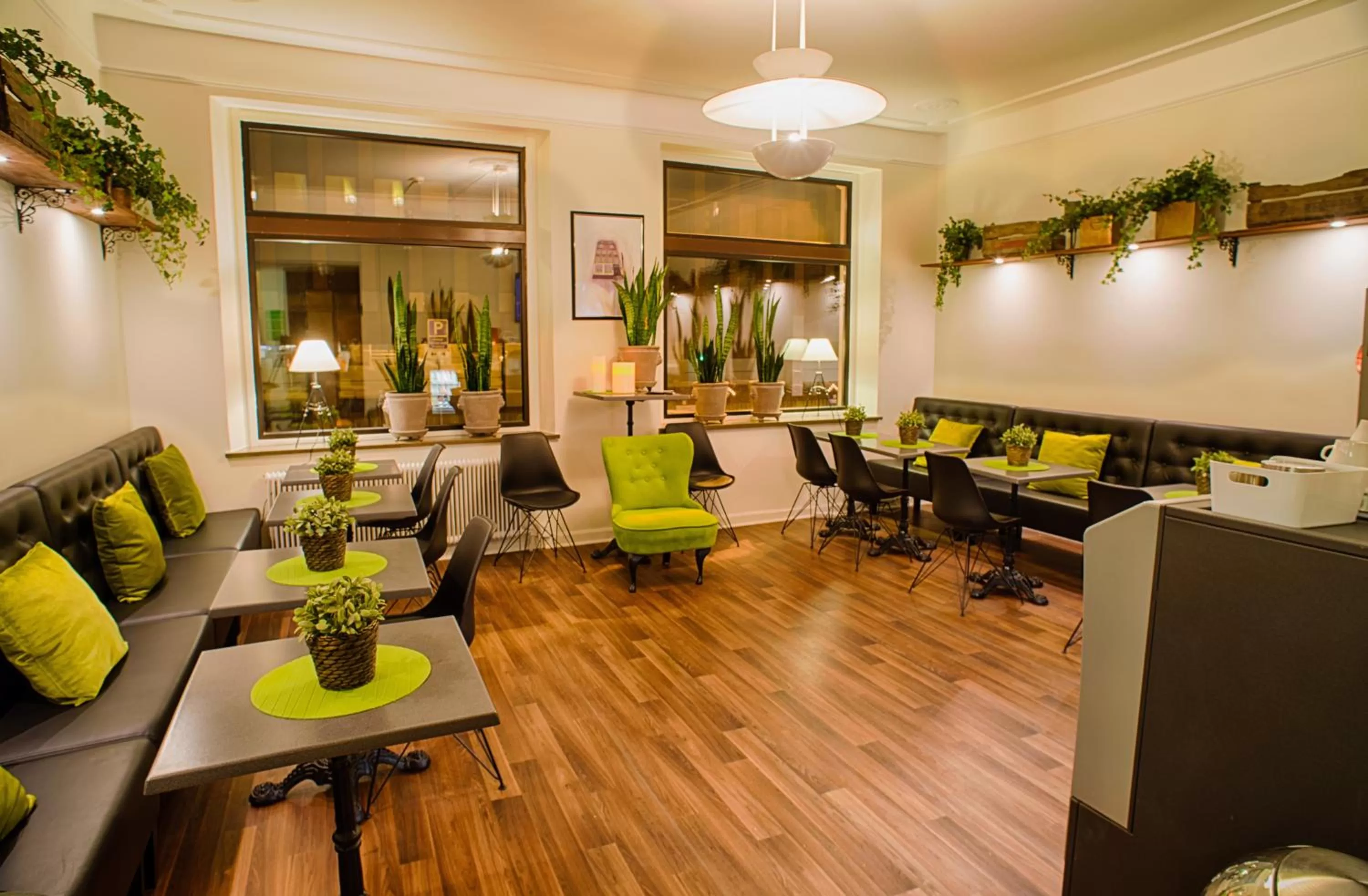 Restaurant/places to eat in H5 Hotel