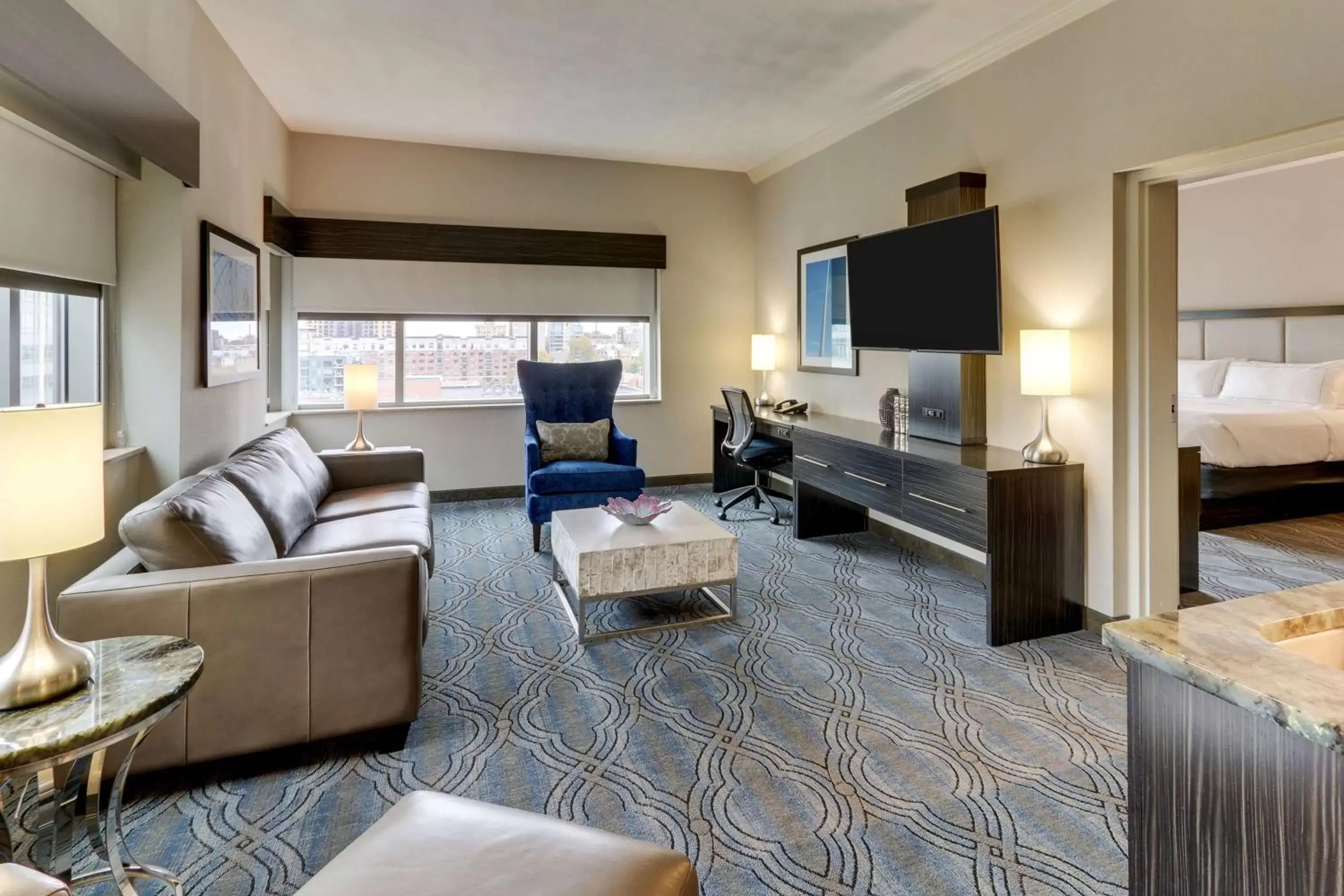 Living room, Seating Area in DoubleTree by Hilton St. Louis Forest Park