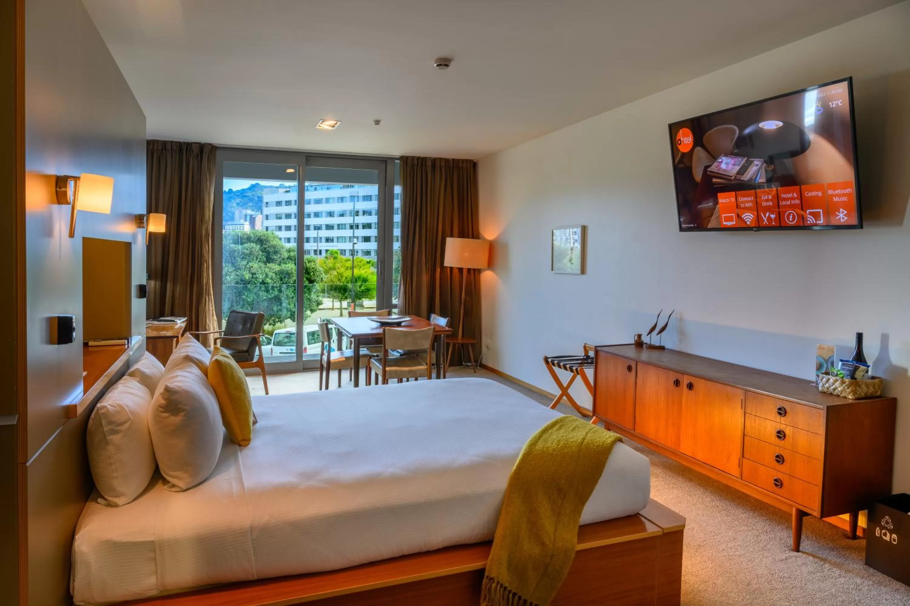 Communal lounge/ TV room, Bed in Ohtel Wellington