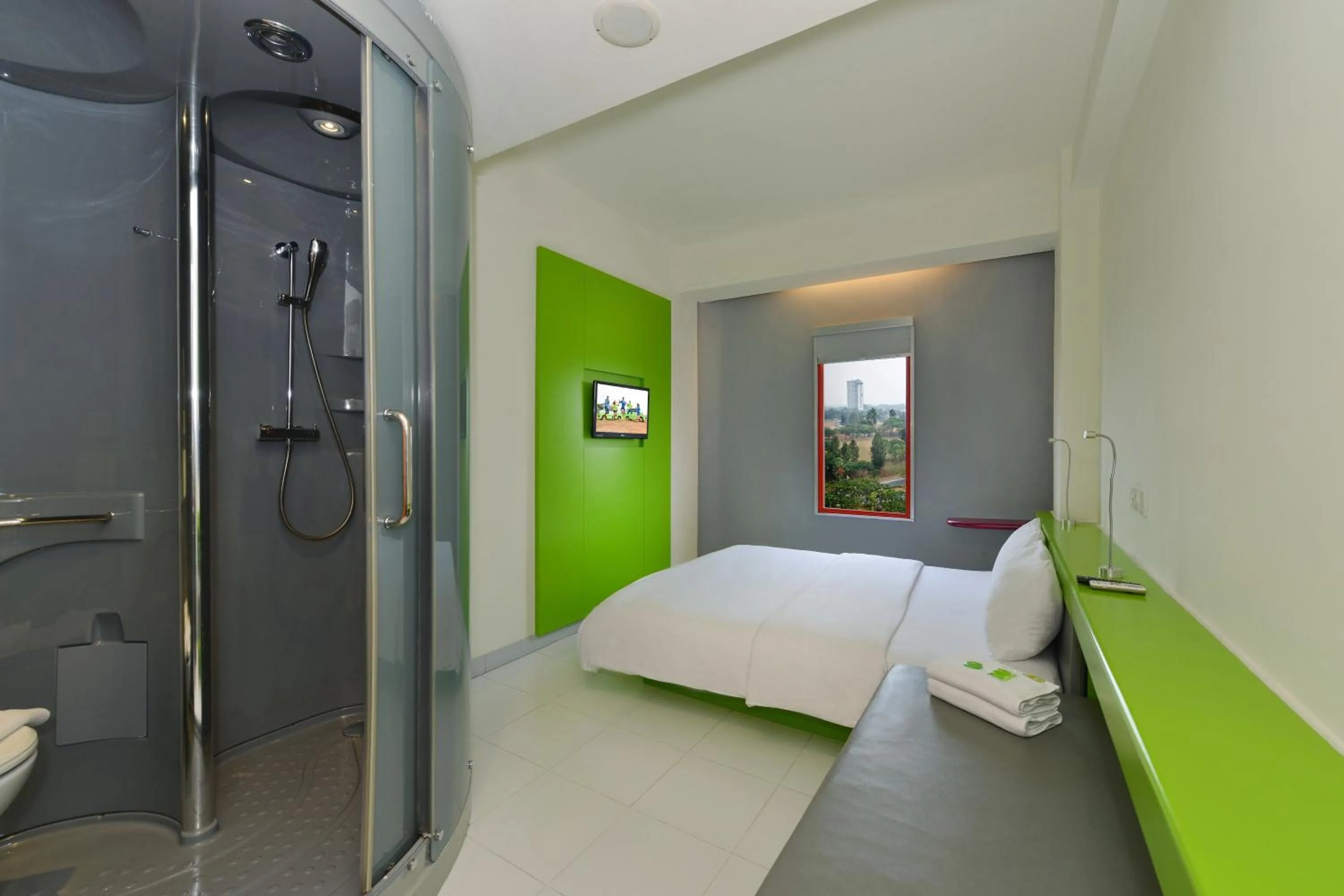 Bed in POP! Hotel BSD City Tangerang