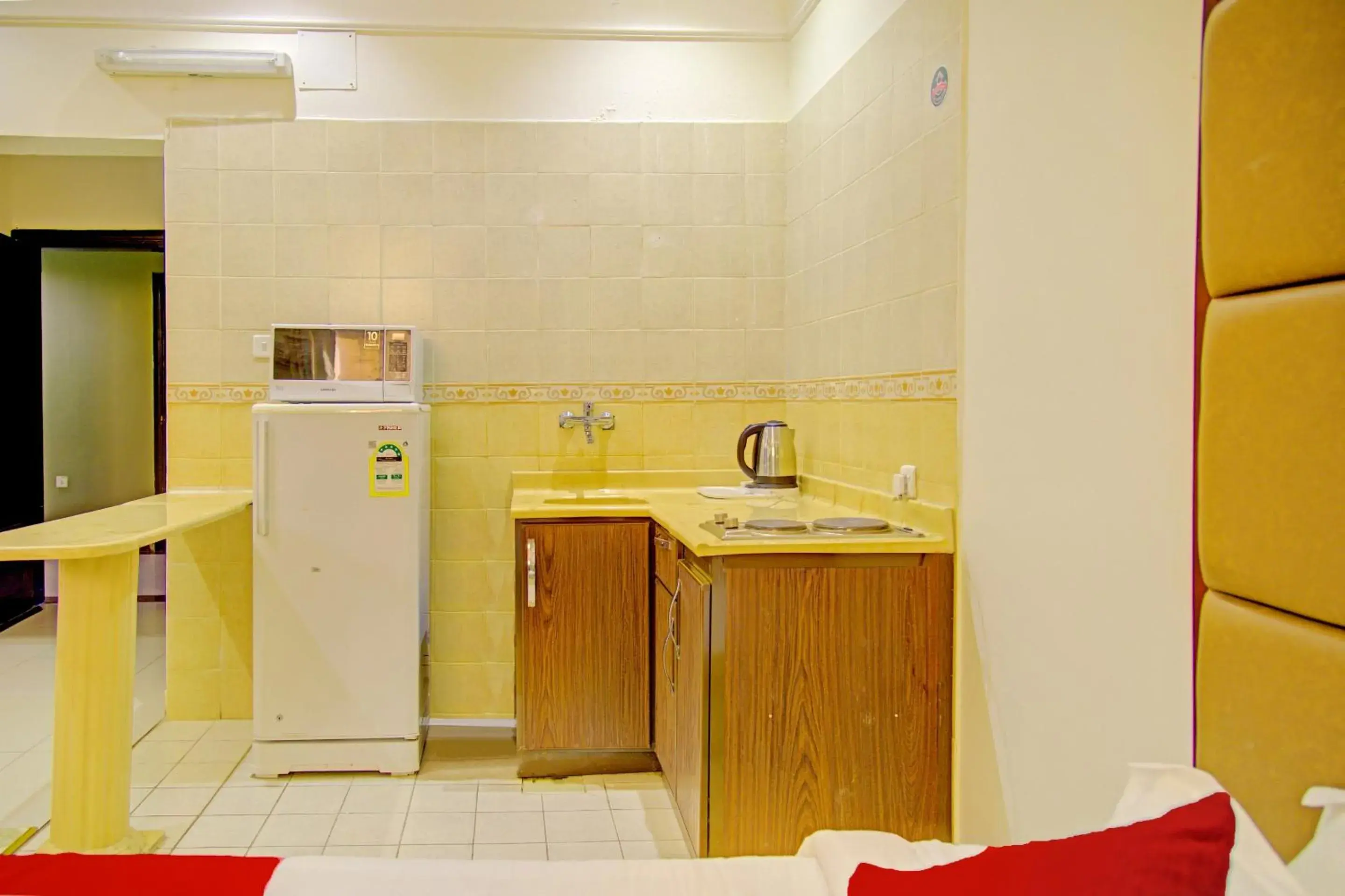 Kitchen or kitchenette, Kitchen/Kitchenette in OYO 401 Al Zaidan For Furnished Units