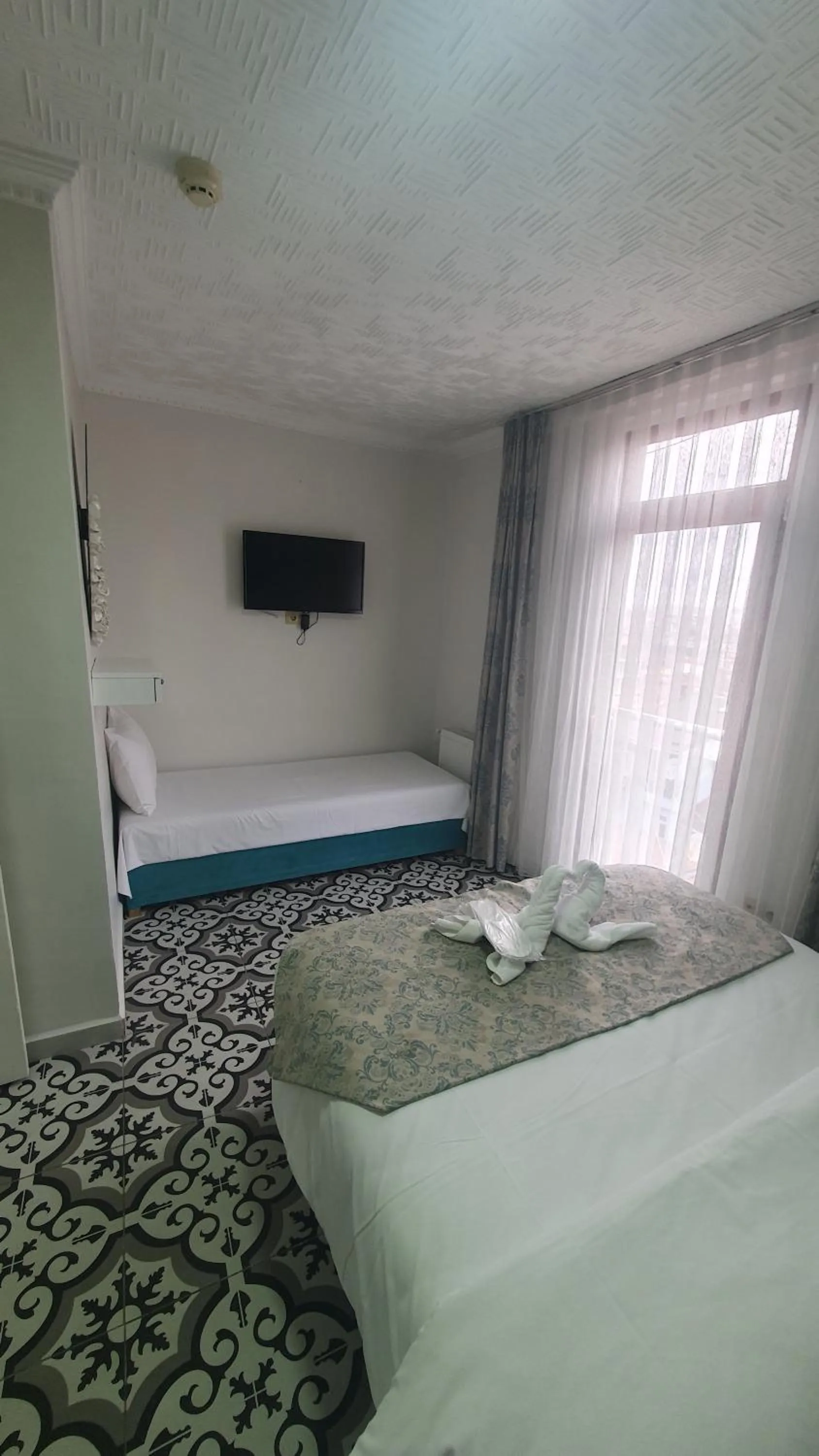 Bedroom, Bed in Lemon Residence