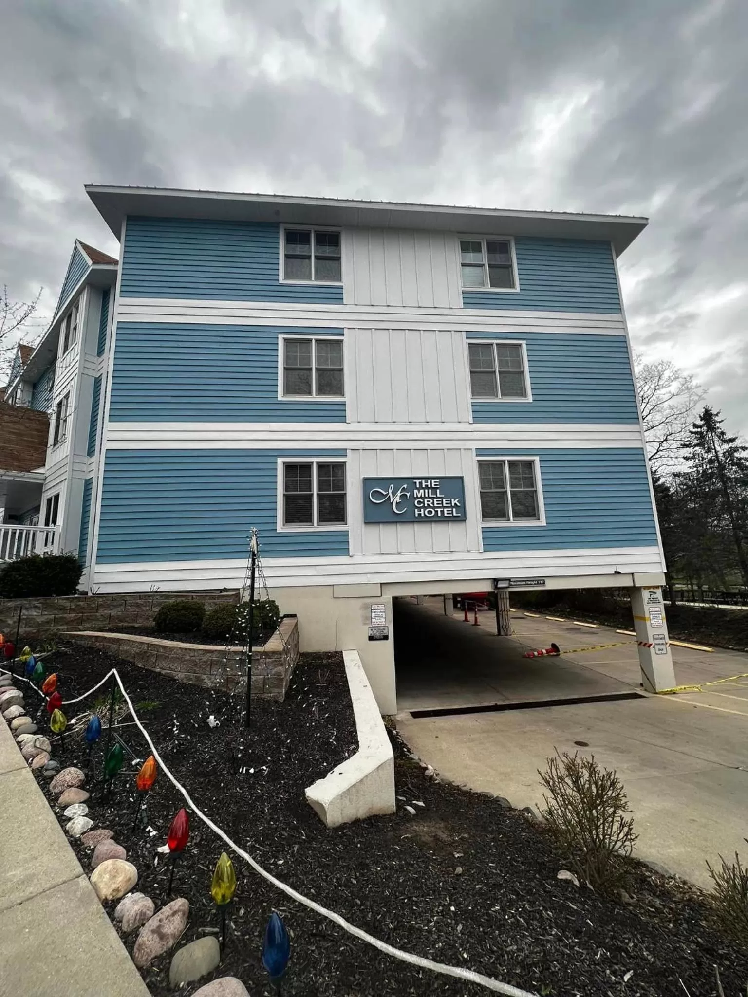 Property Building in Mill Creek Hotel