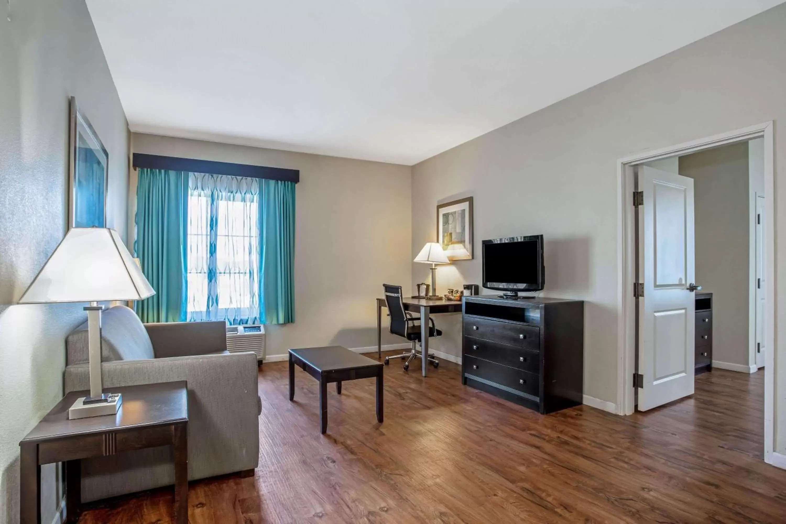 Photo of the whole room in La Quinta by Wyndham PCB Pier Park area Photo of the whole room in La Quinta by Wyndham PCB Pier Park area