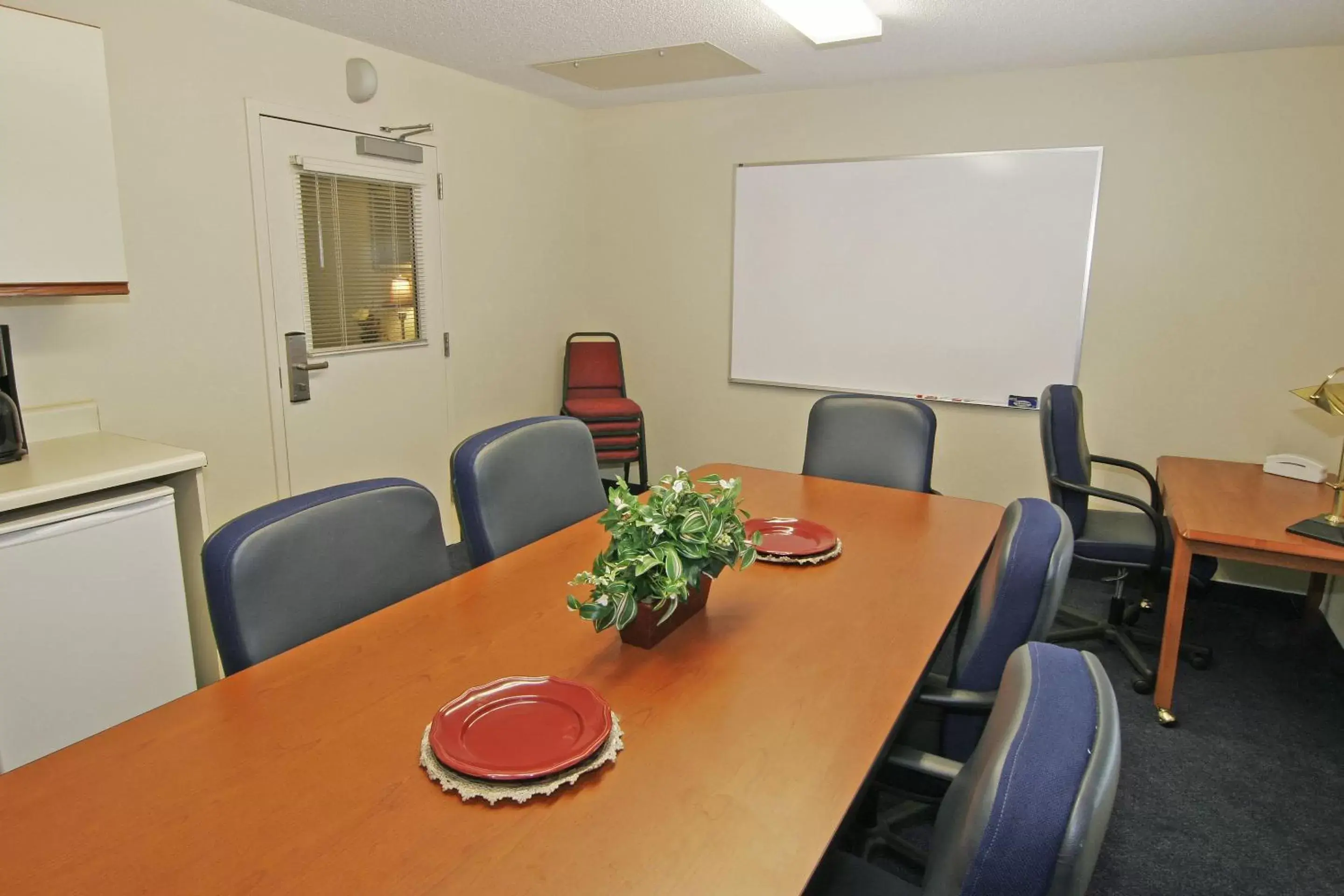Meeting/conference room in Candlewood Suites Newport News-Yorktown, an IHG Hotel
