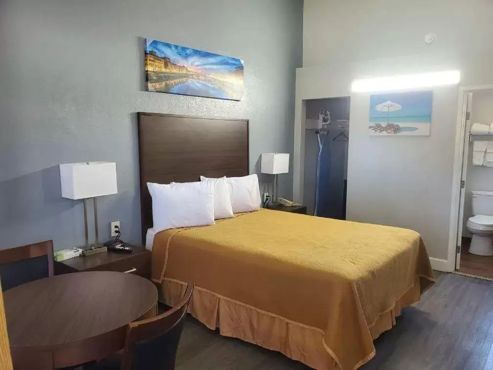 Bed in Bestway Inn Bed in Bestway Inn