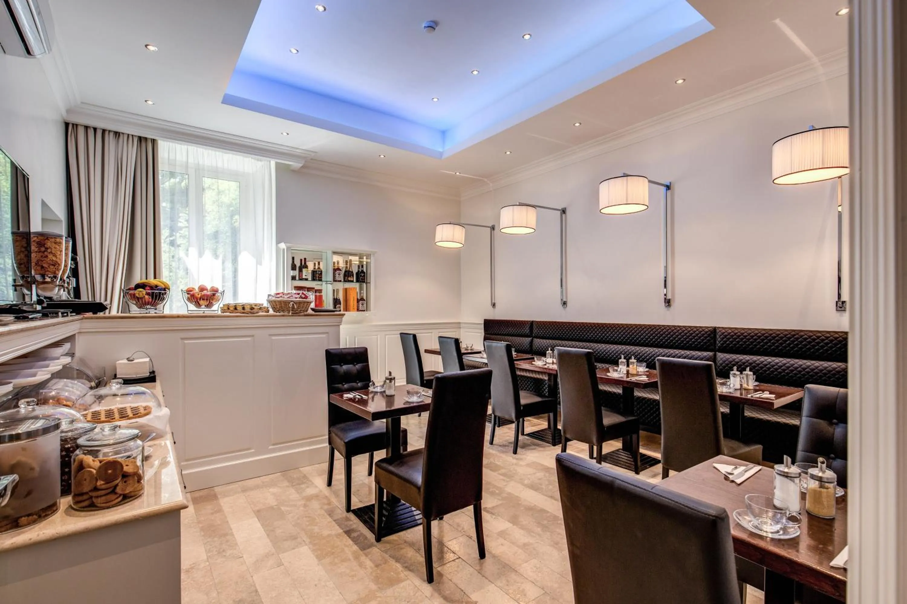 Italian breakfast in Hotel dei Quiriti Suite