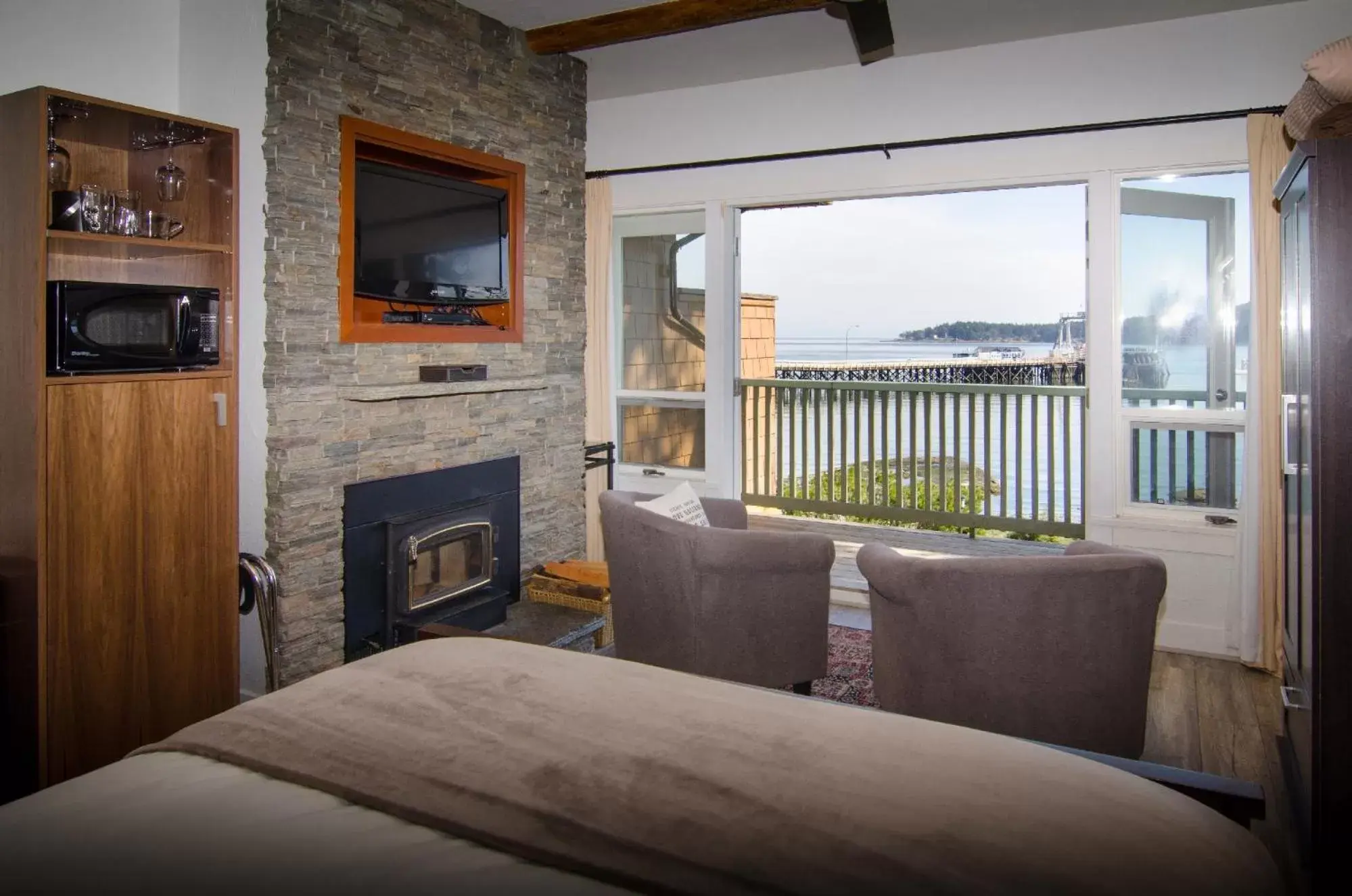 Living room in Galiano Oceanfront Inn & Spa