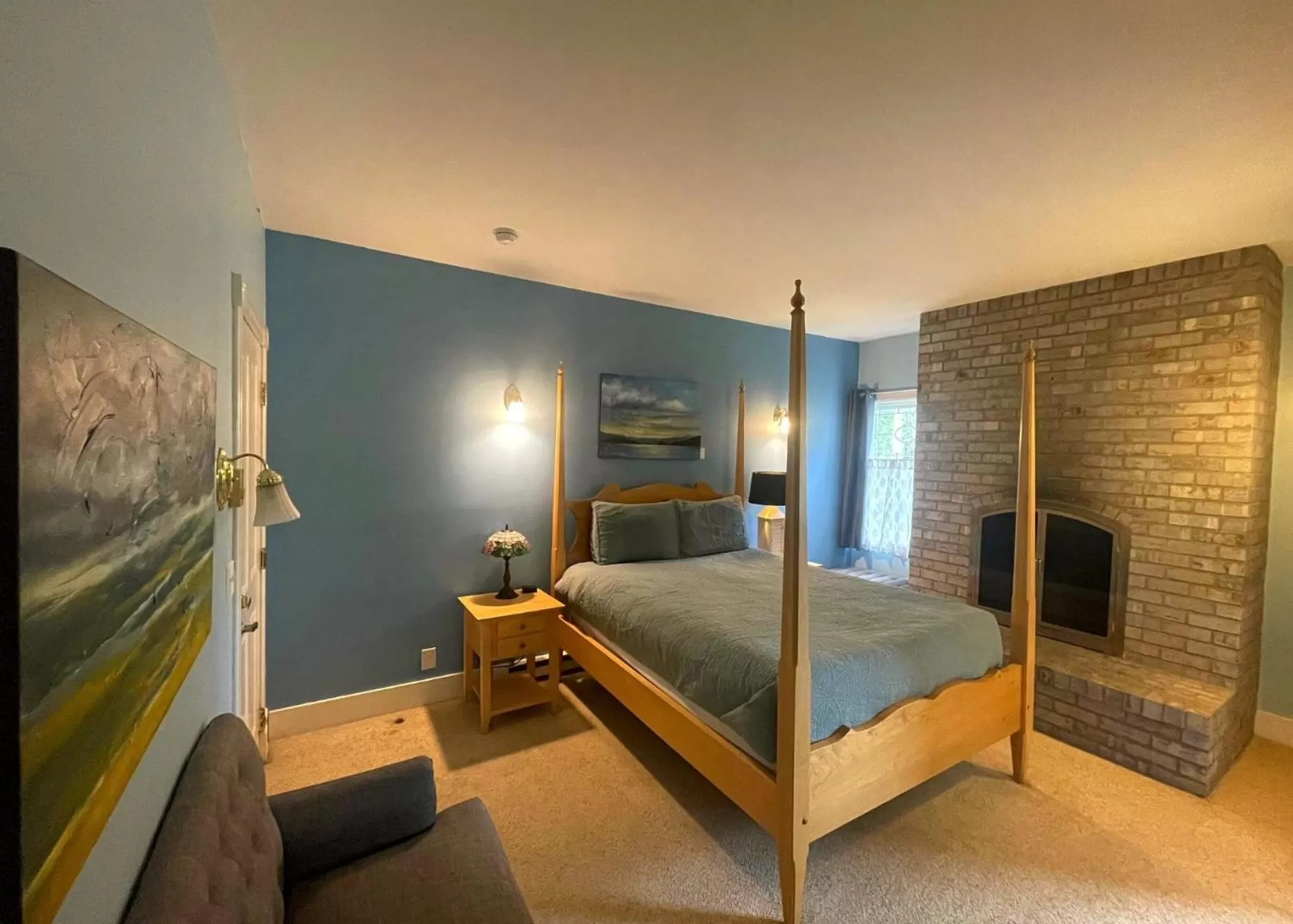 Bed in The Edenwild Boutique Inn