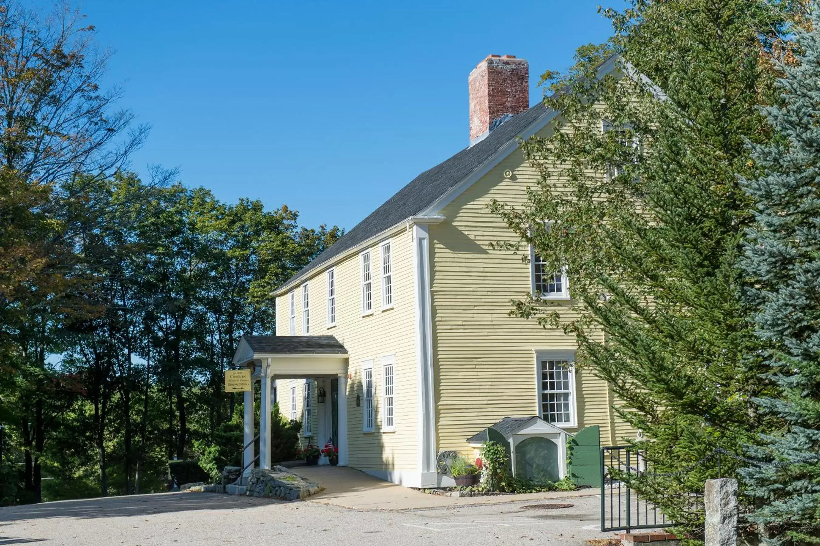 Property Building in Three Chimneys Inn