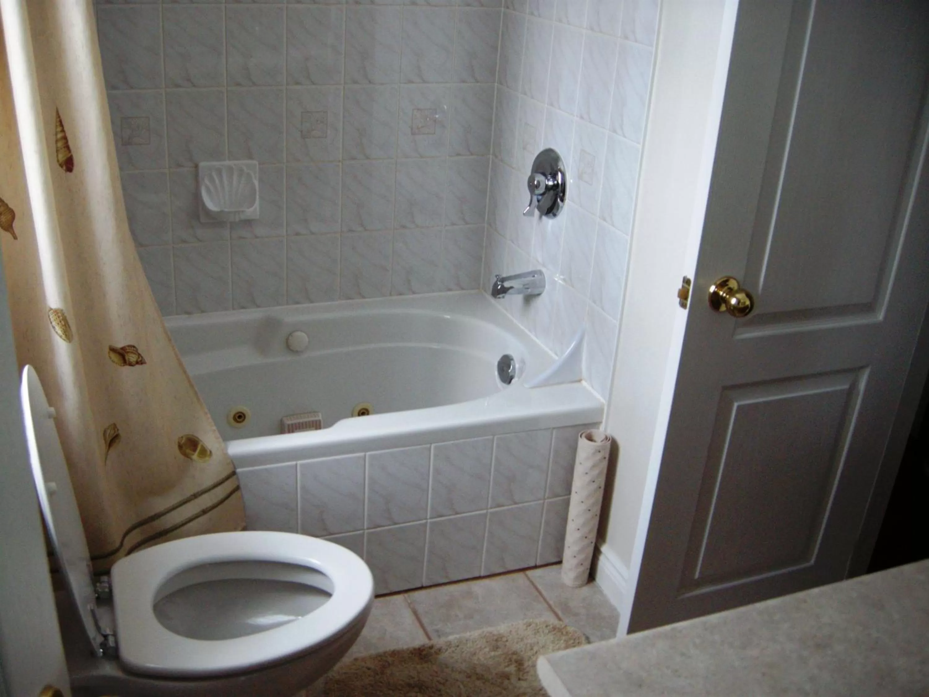 Bath in Tucked Inn the Harbour B&B