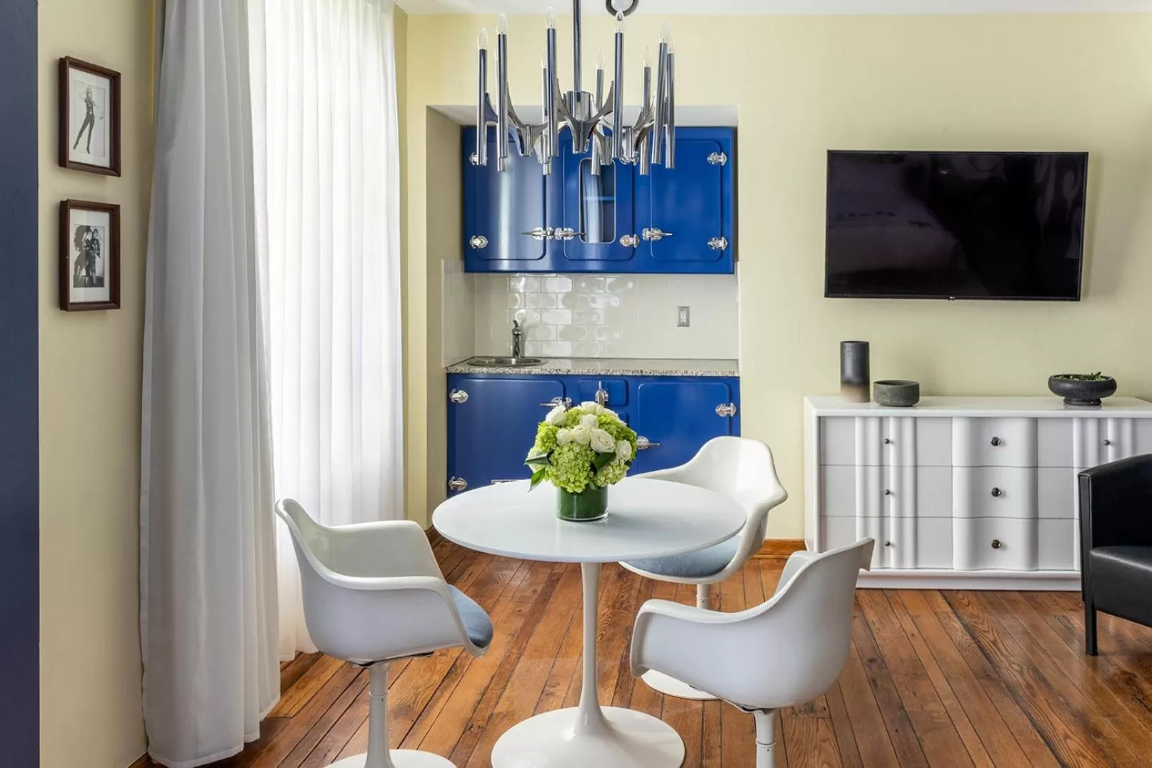 Dining area in Pelican Hotel