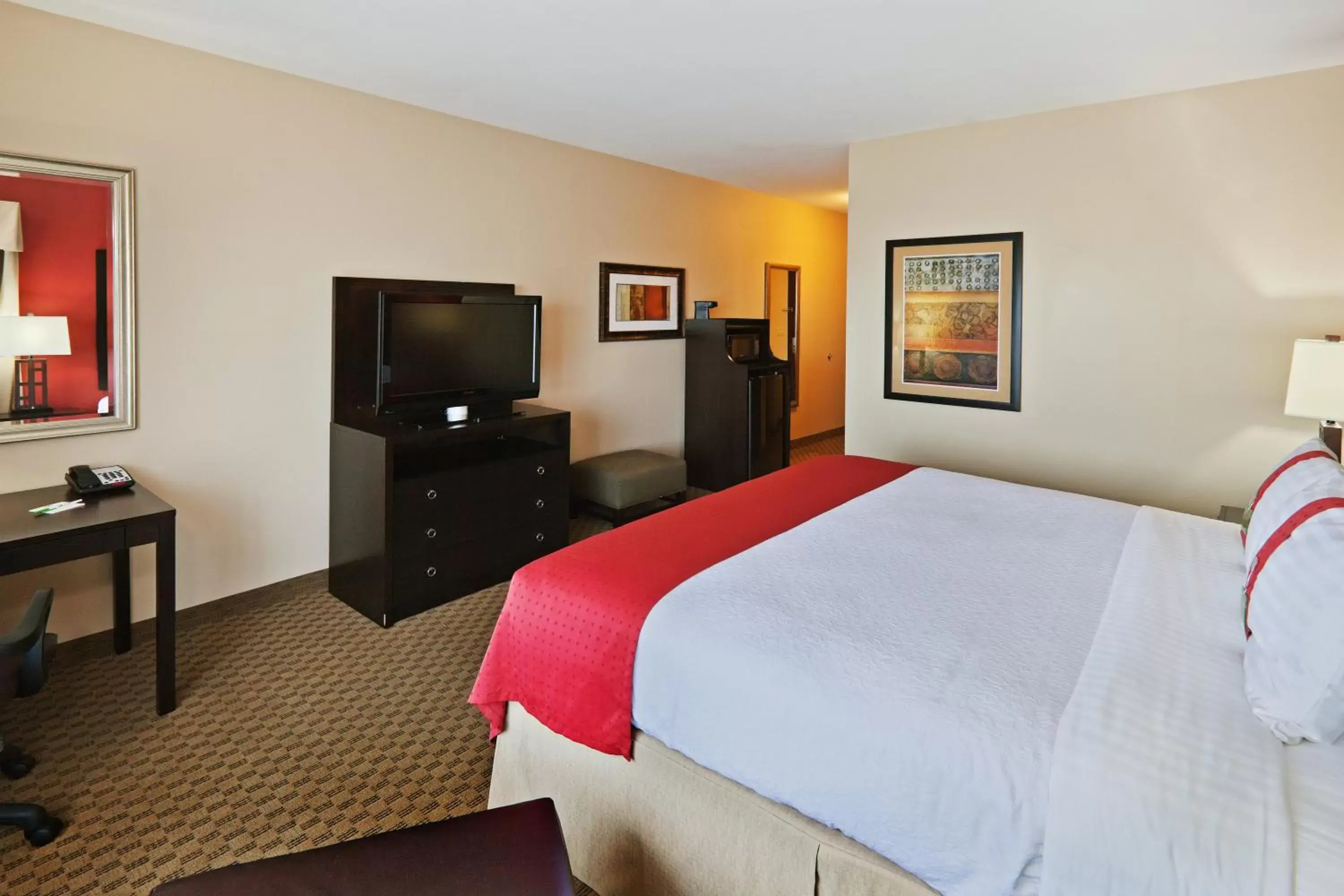 Photo of the whole room in Holiday Inn Oklahoma City Airport, an IHG Hotel