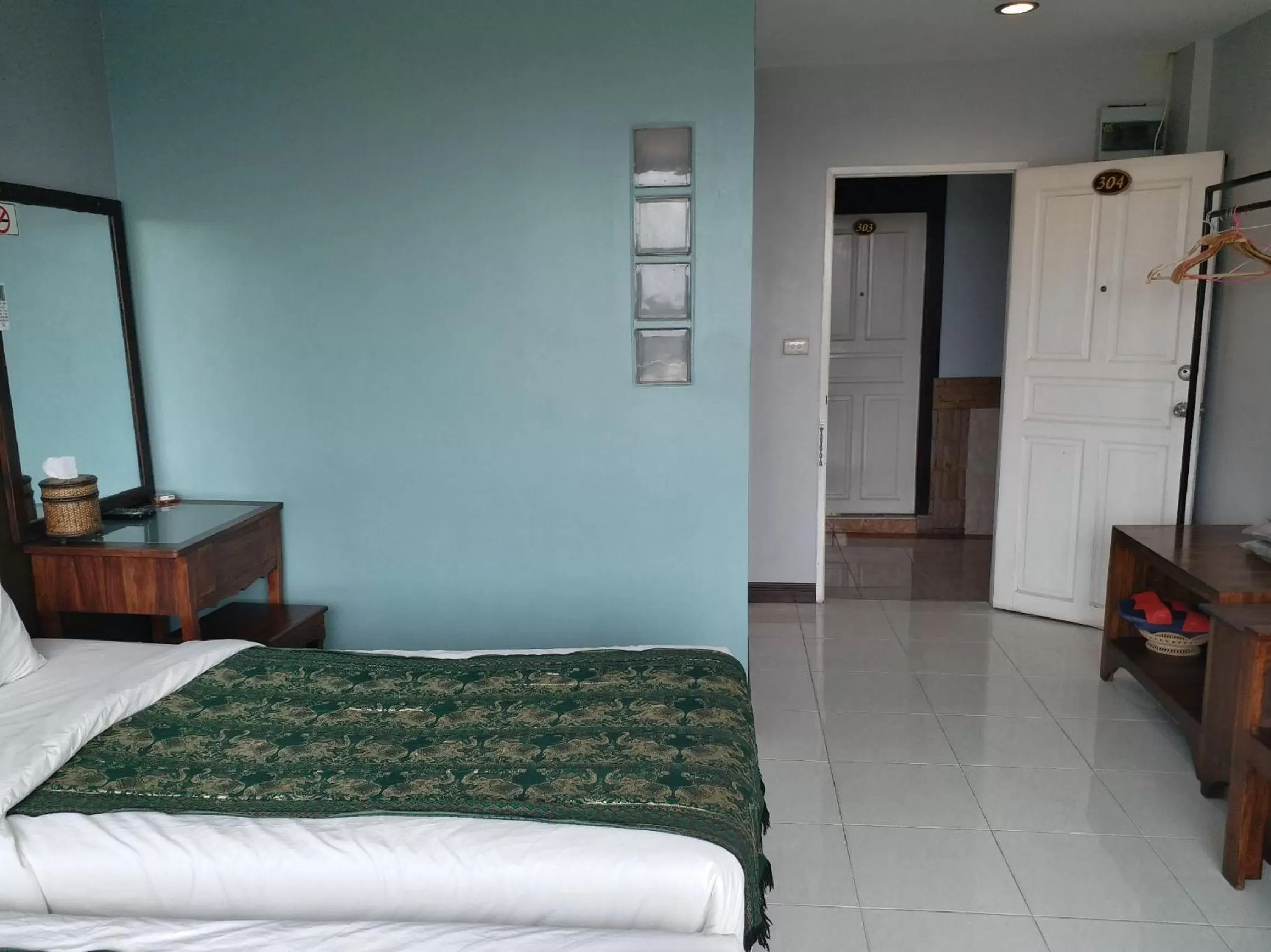 Photo of the whole room, Bed in Platinum Place