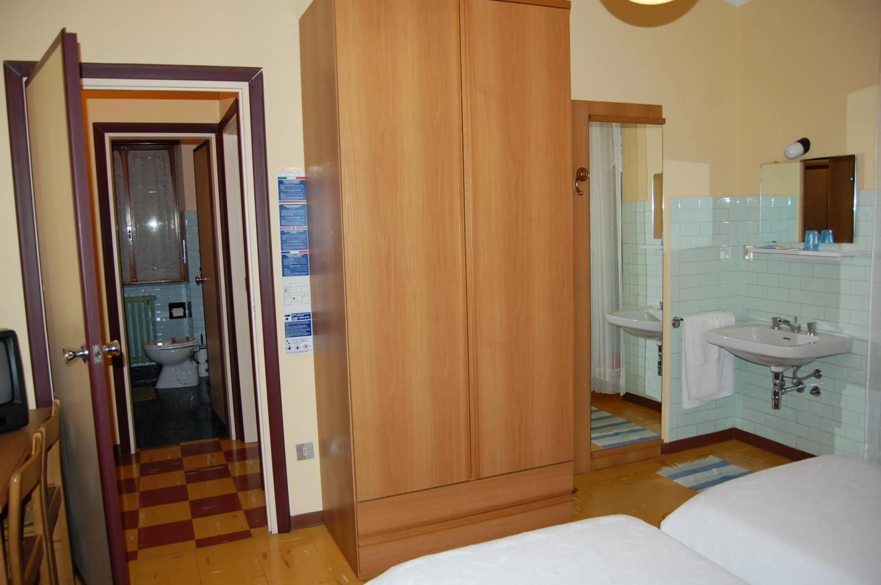 Bed in Albergo Motel Dosdè B&B