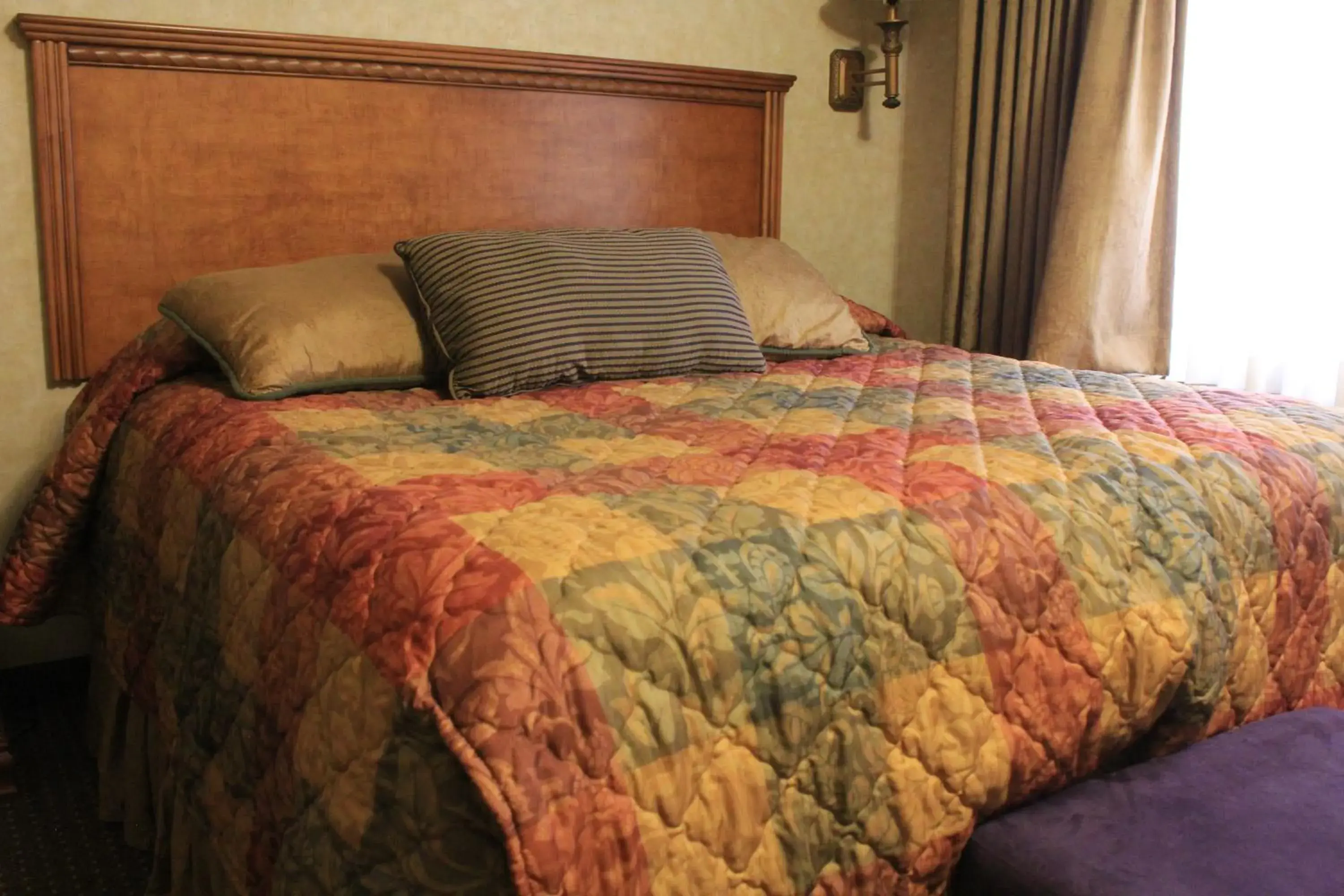 Bed in Rushmore Express & Suites