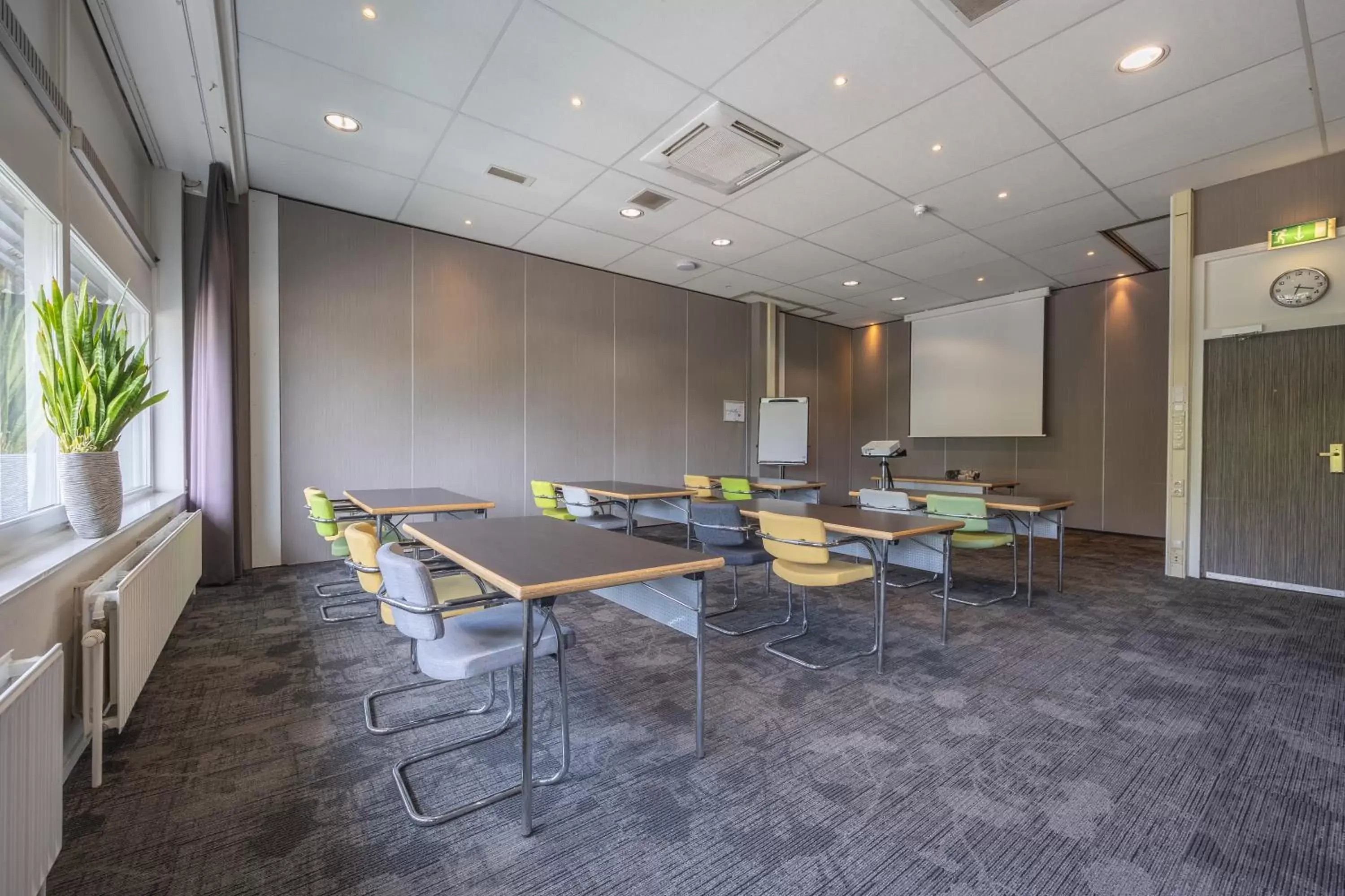 Meeting/conference room in Amrâth Airport Hotel Rotterdam, BW Signature Collection