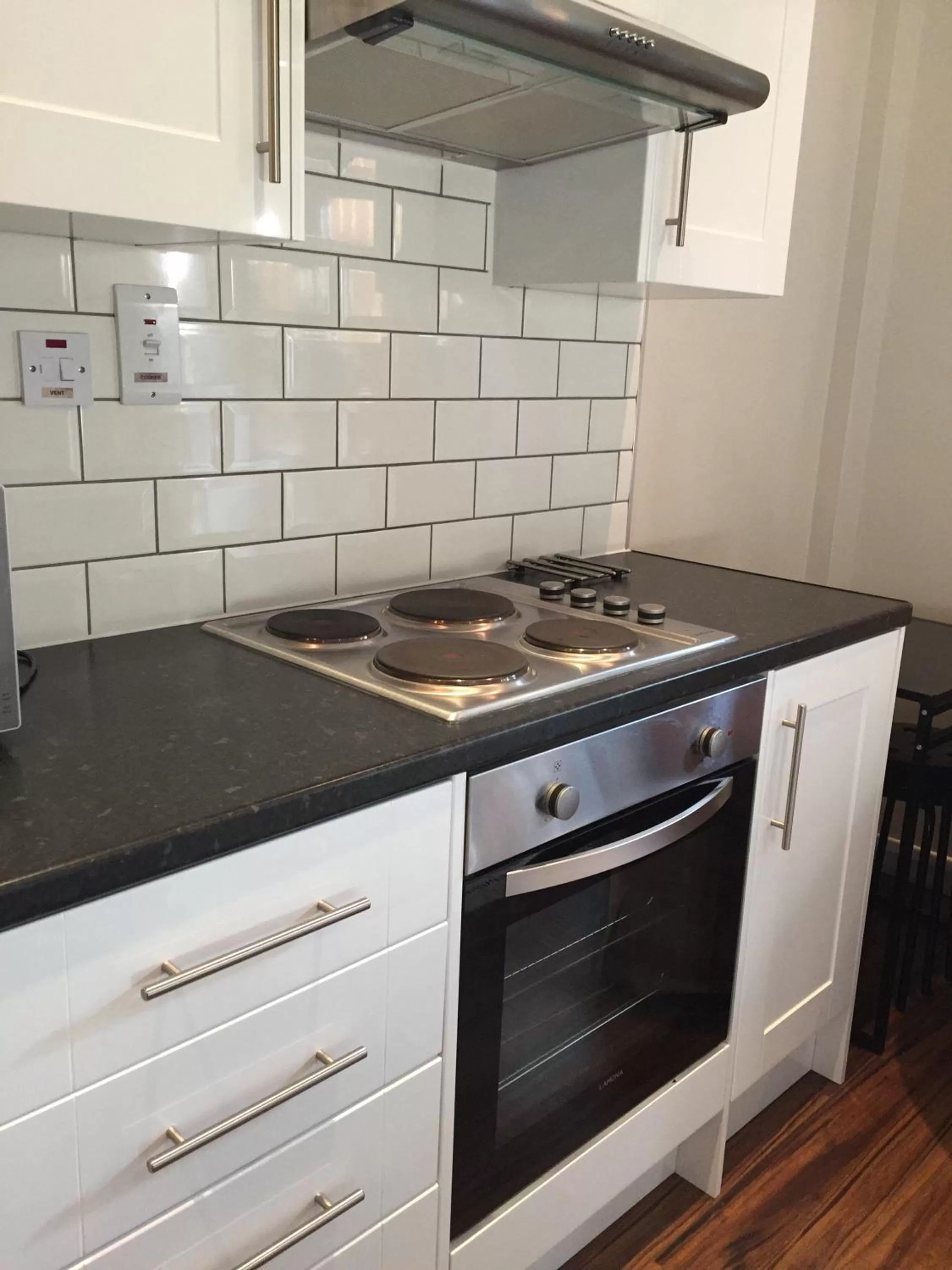 Kitchen or kitchenette in Lyall Apartment Hotel
