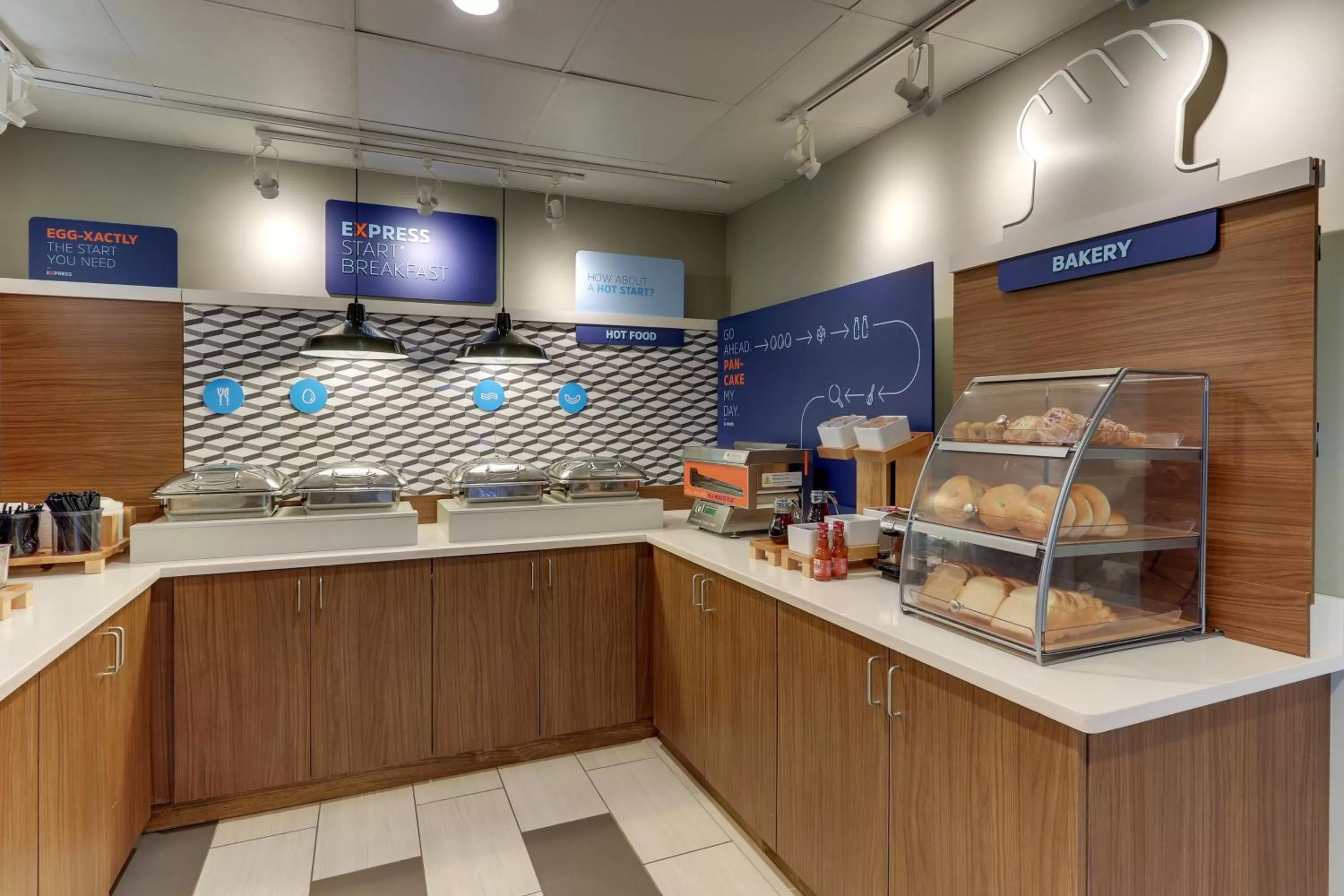 Breakfast in Holiday Inn Express - Cincinnati North - Monroe by IHG