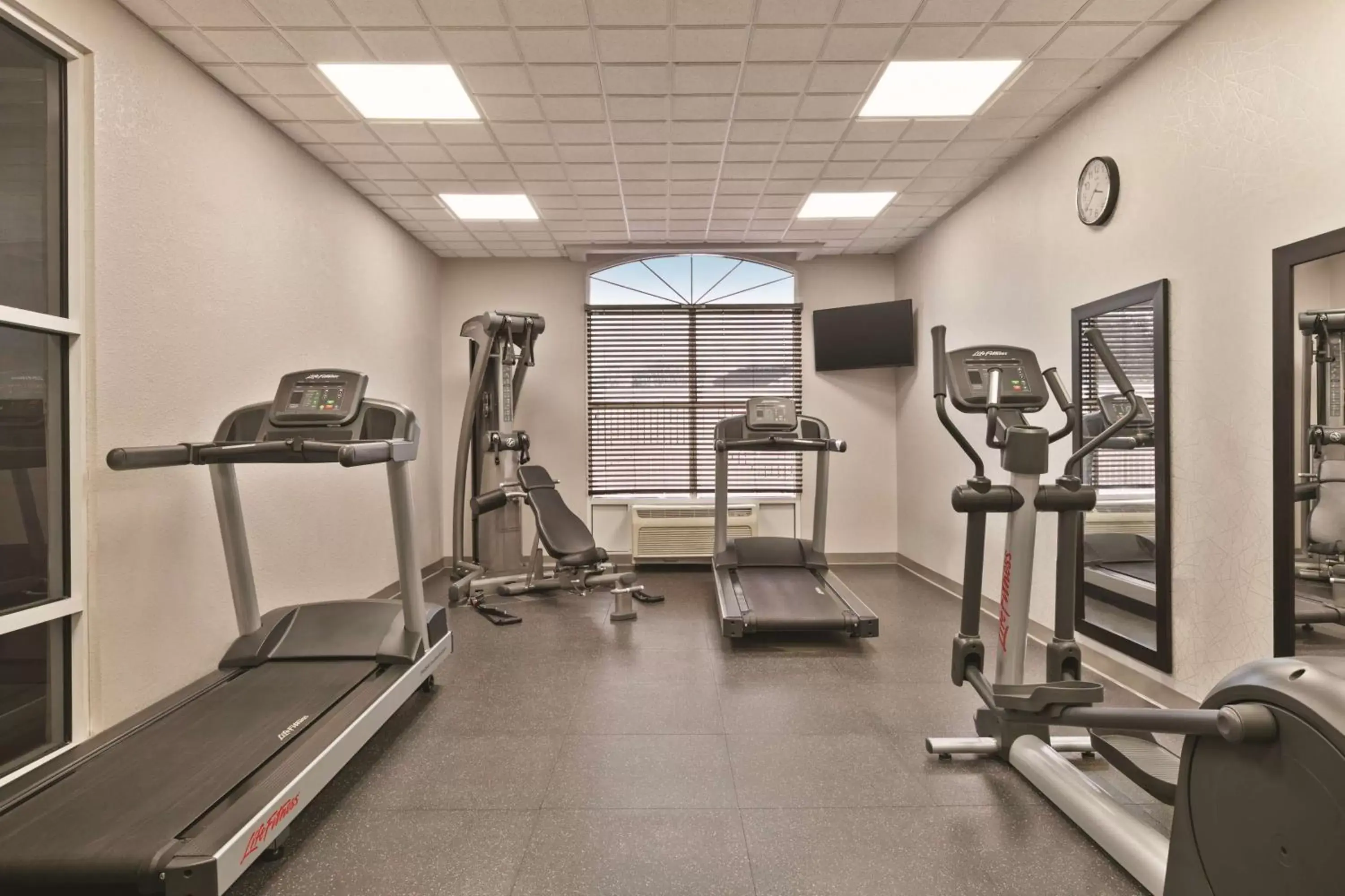 Activities, Fitness Center/Facilities in Country Inn & Suites by Radisson, Petersburg, VA