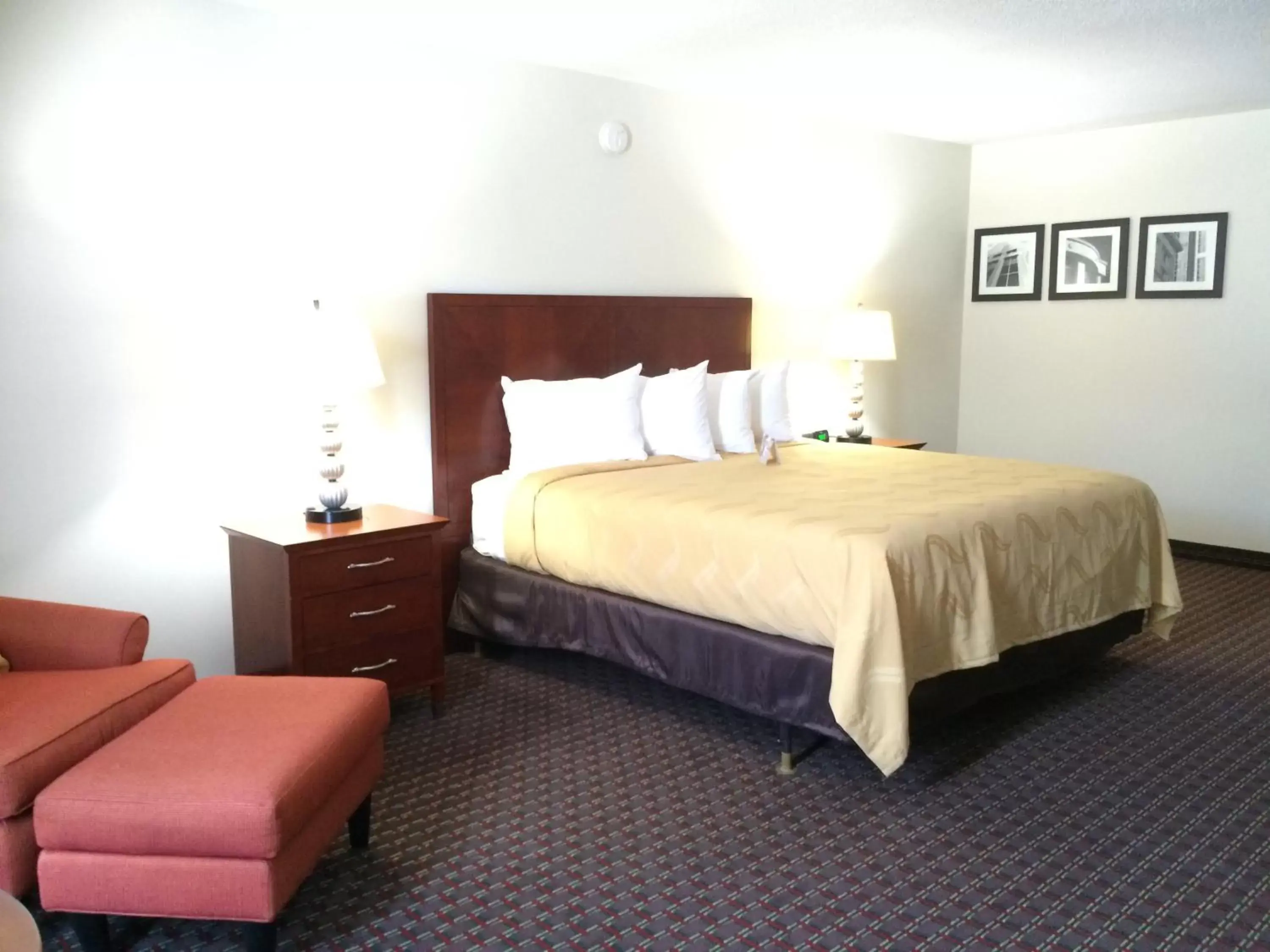 Photo of the whole room, Room Photo in Days Inn by Wyndham Hartsfield Jackson Atlanta Airport West